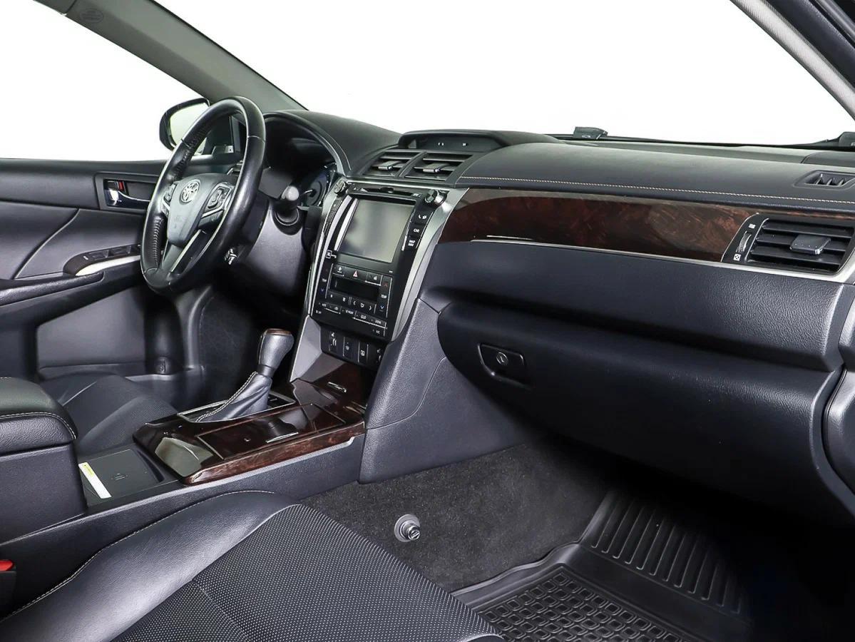 Toyota Camry 2017, черный