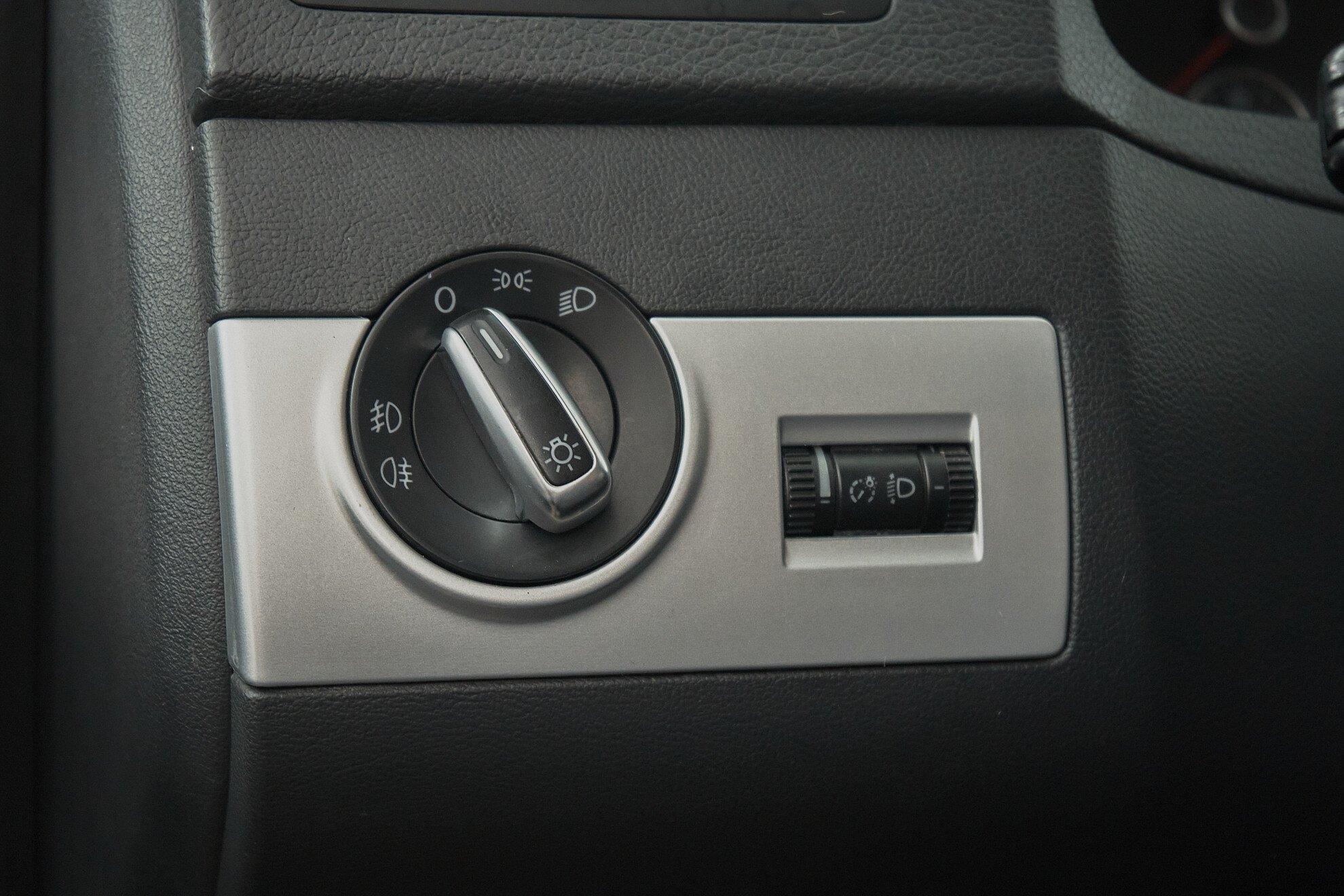 Volkswagen Multivan 2013, черный