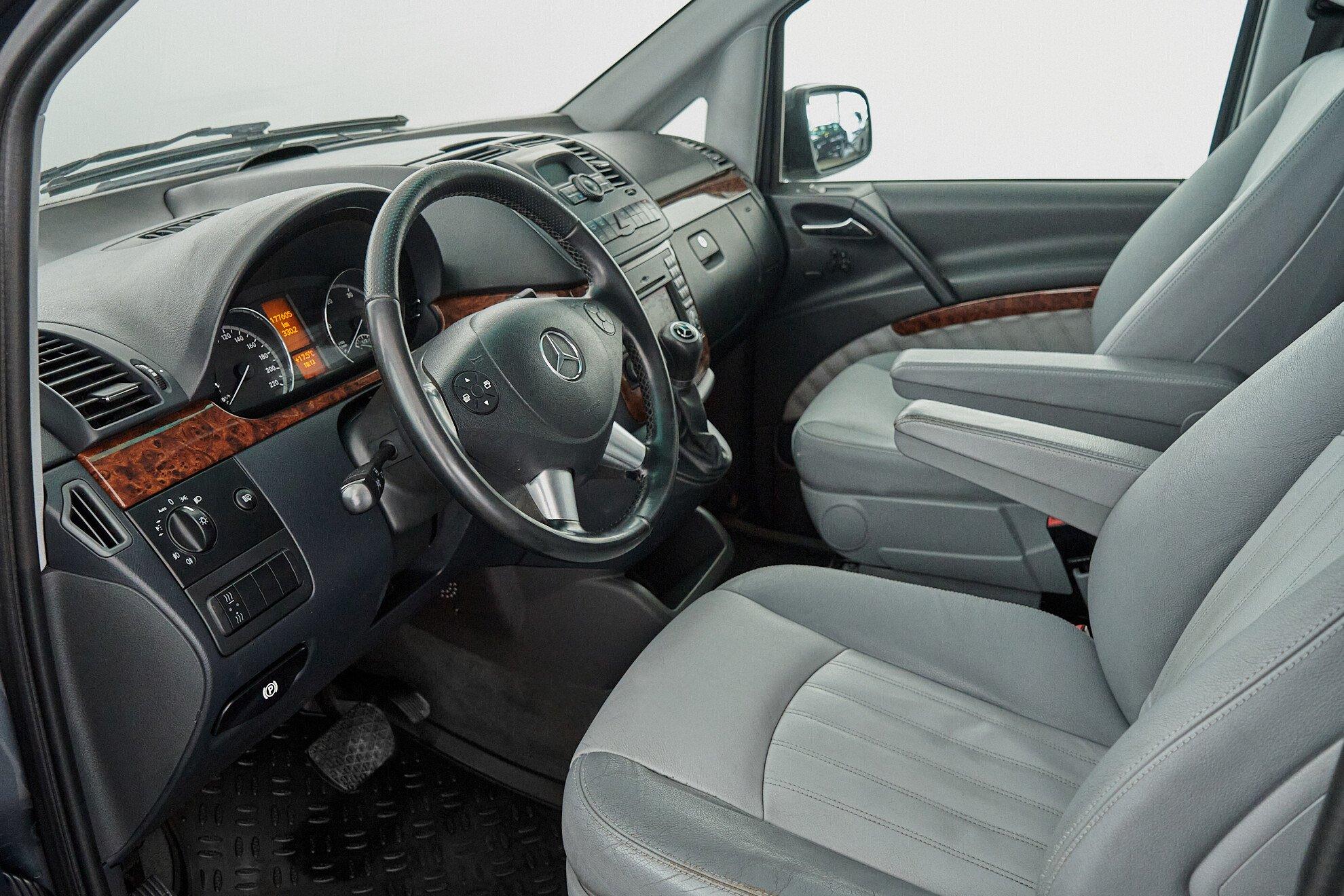 Mercedes-Benz Viano 2012, серый