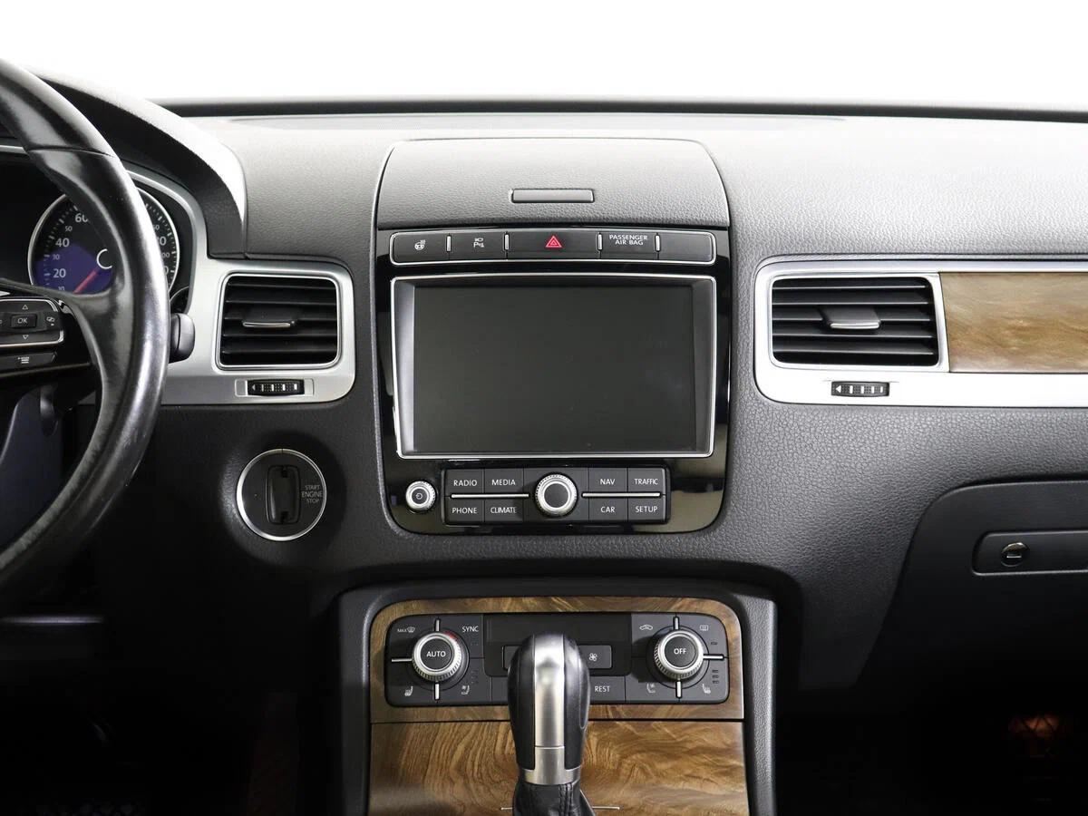 Volkswagen Touareg 2017, белый