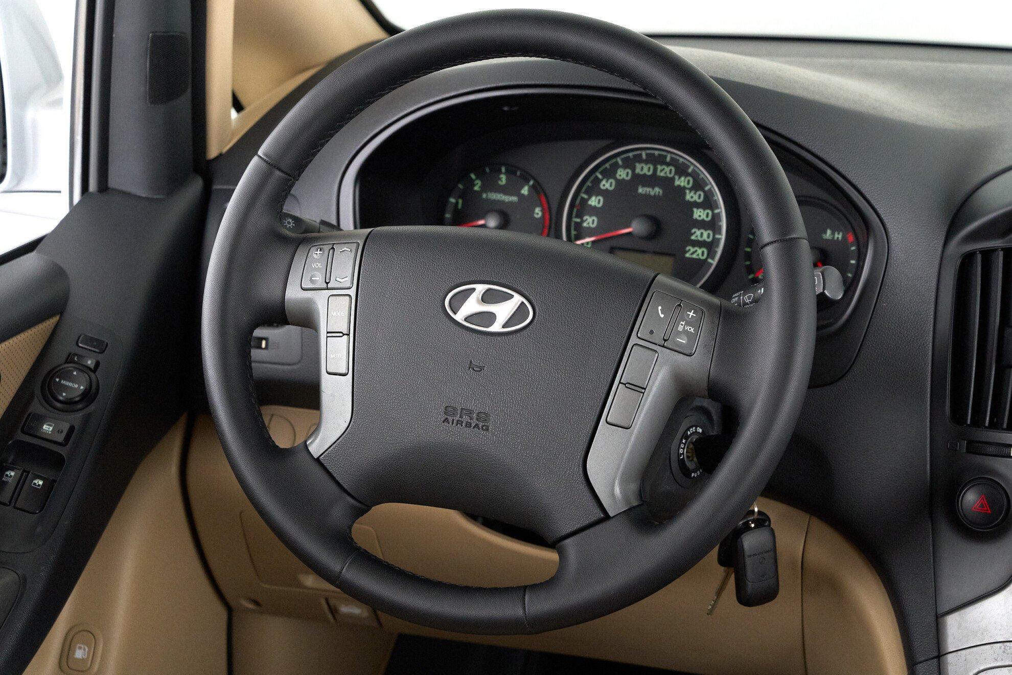 Hyundai Grand Starex 2012, серый