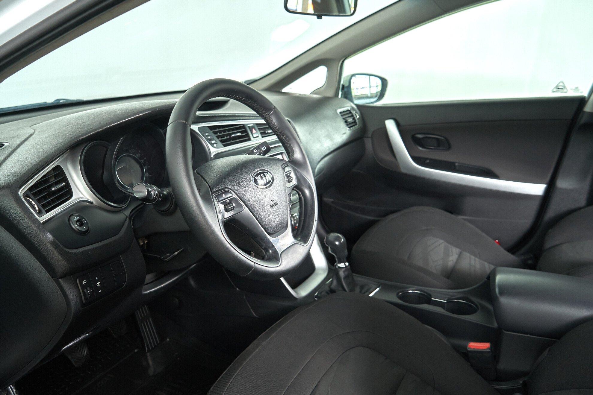 Kia Ceed 2017, белый