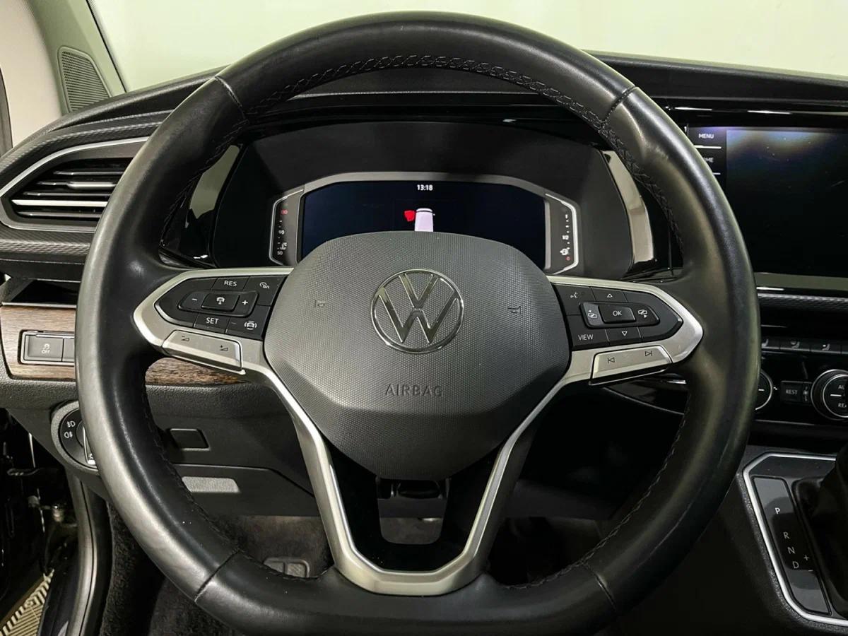 Volkswagen Multivan 2022, черный