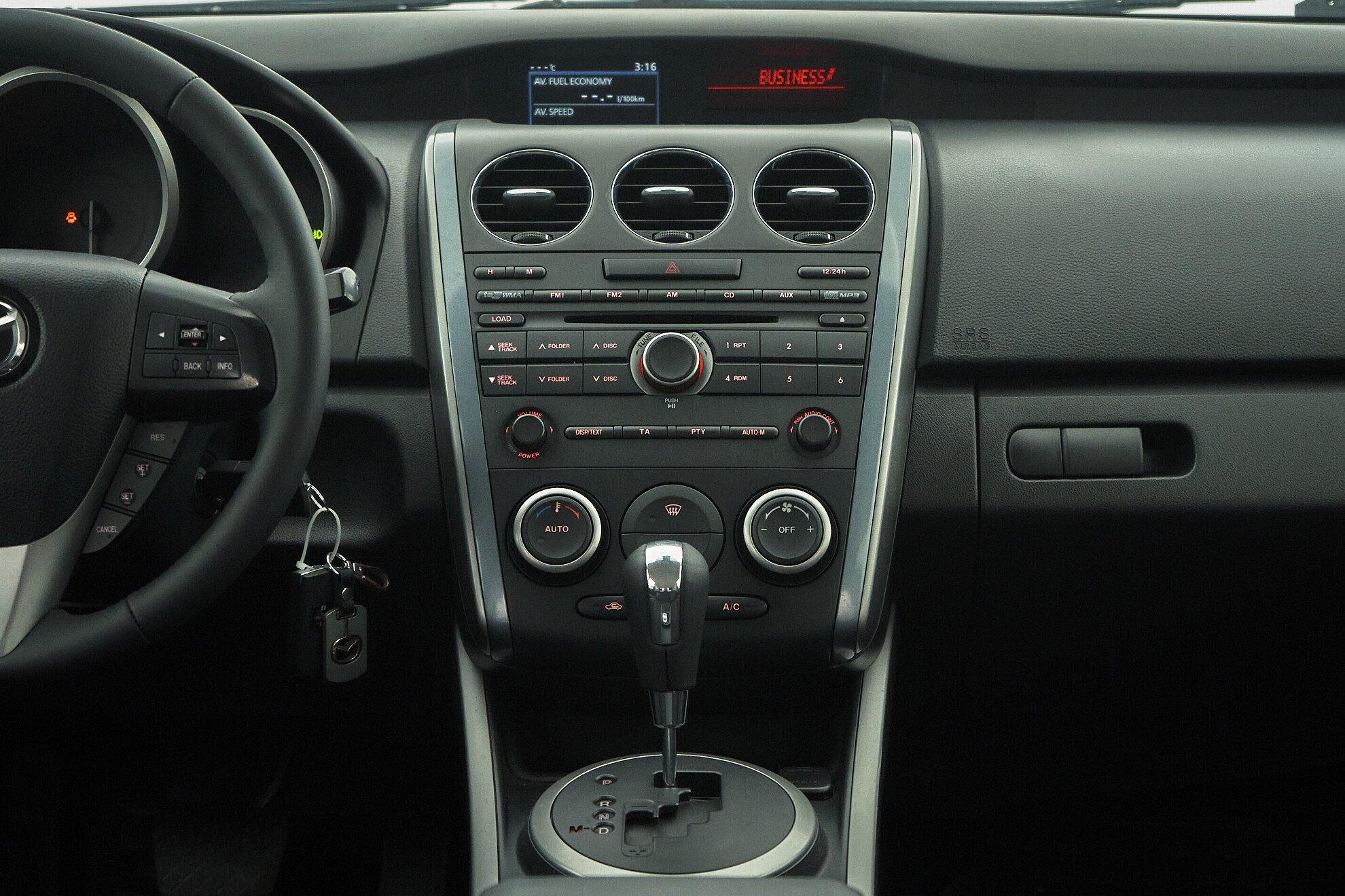 Mazda CX-7 2011, белый