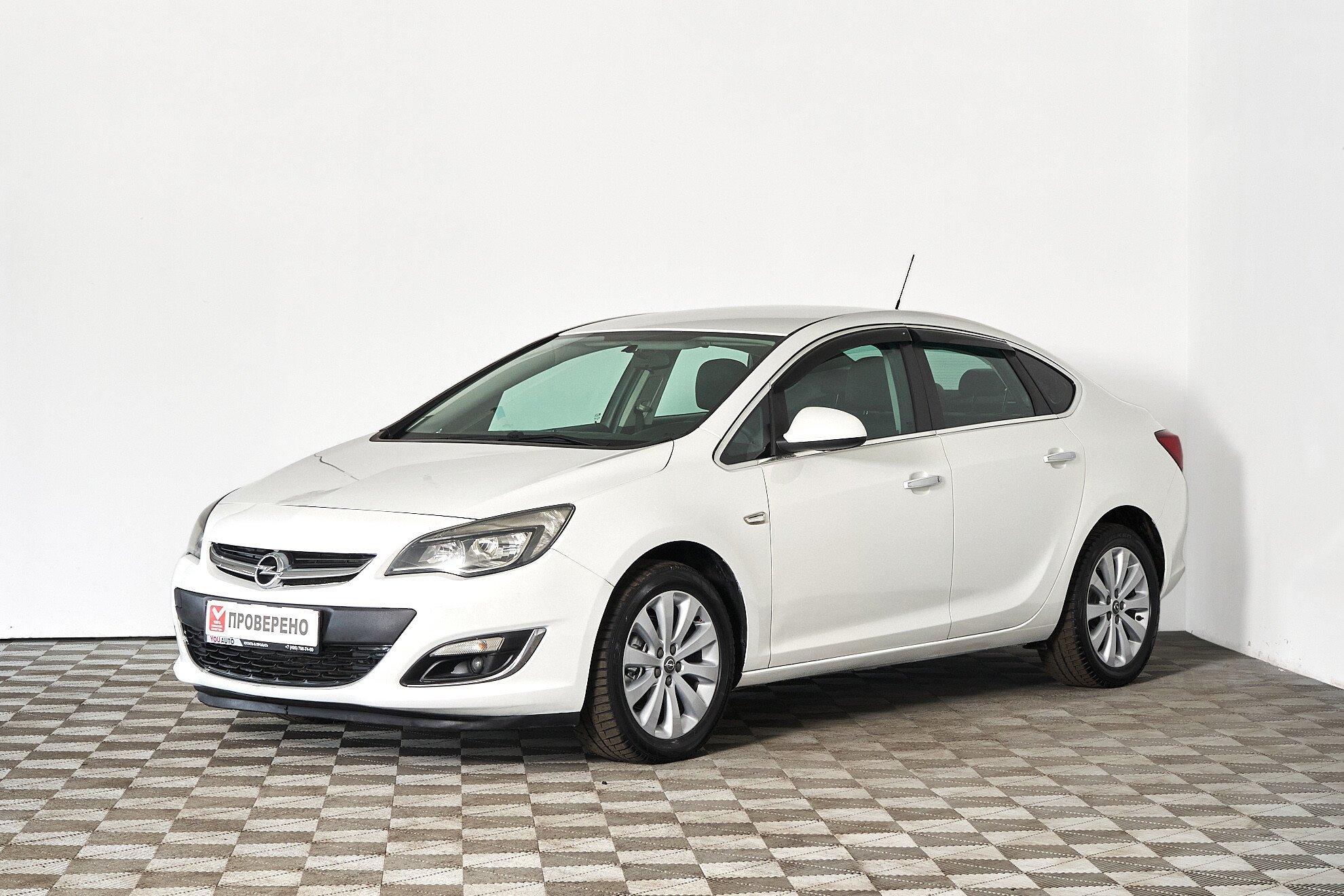 Opel Astra 2013, белый