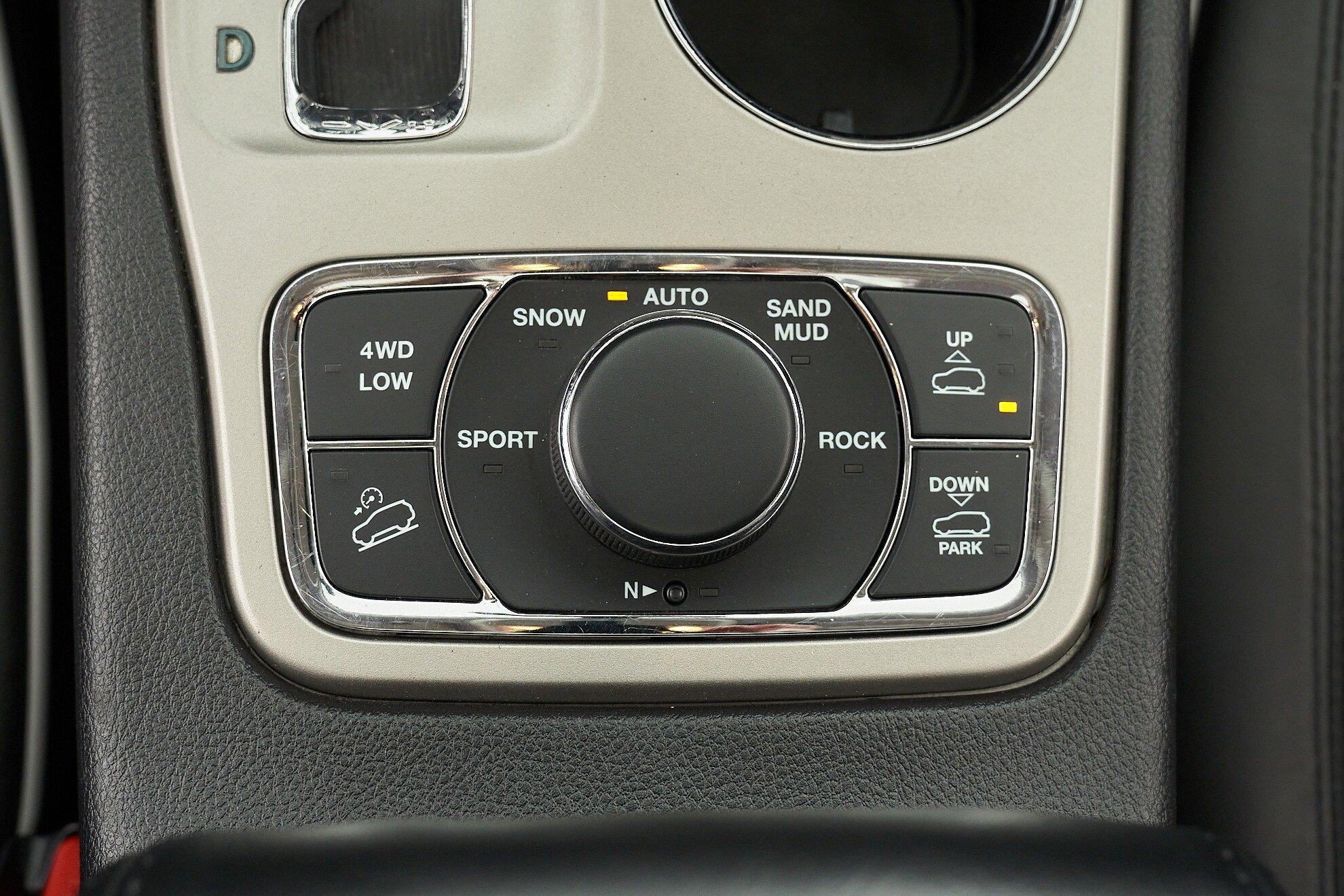 Jeep Grand Cherokee 2012, белый