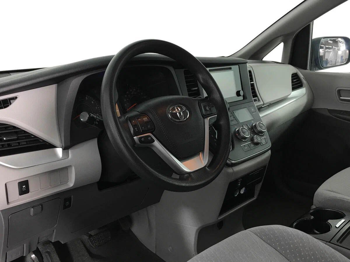 Toyota Sienna 2015, серебряный