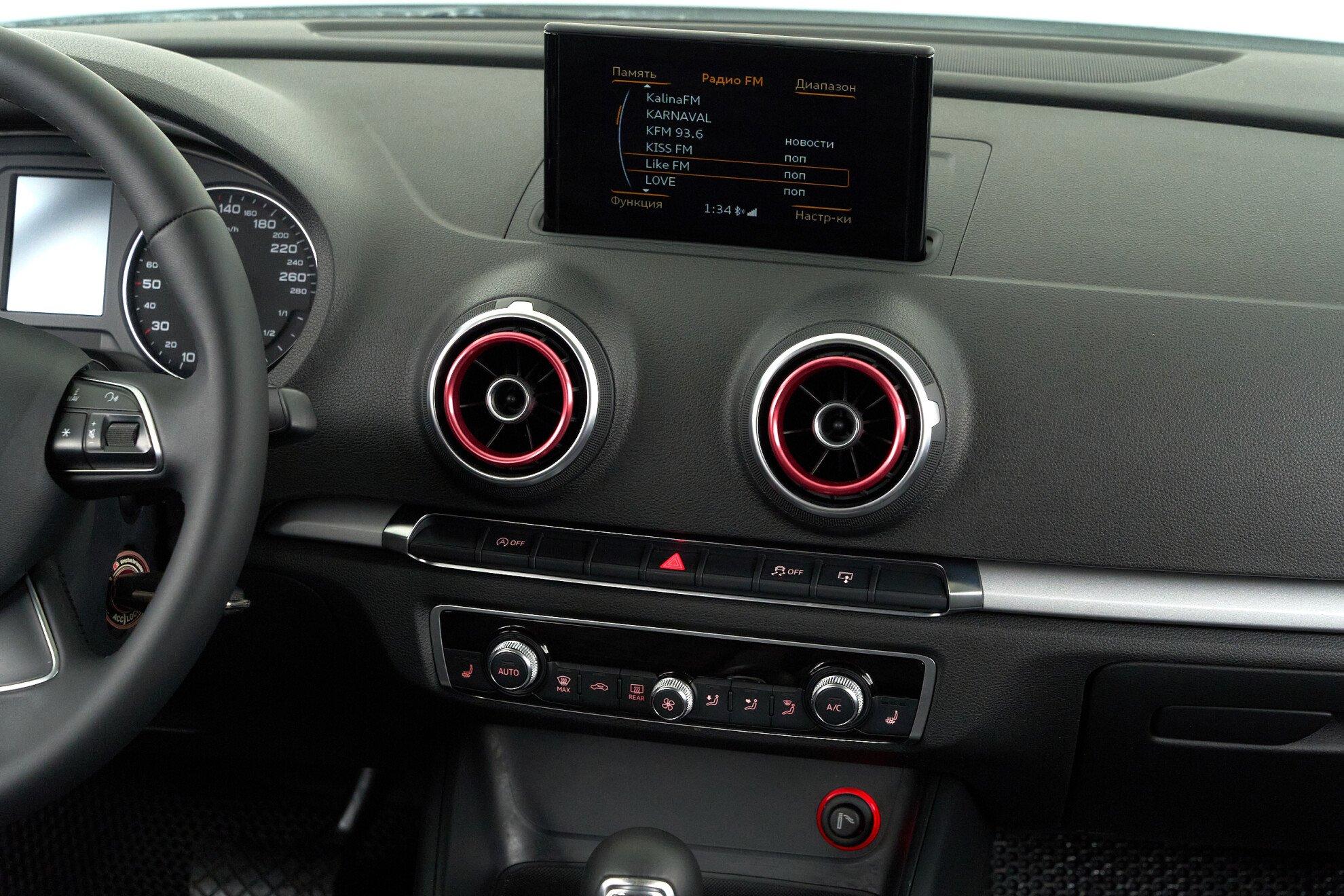 Audi A3 2016, белый