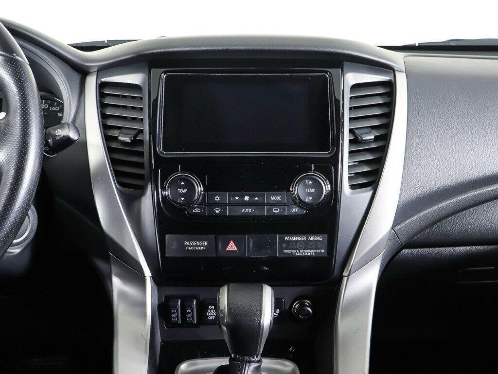 Mitsubishi Pajero Sport 2017, белый