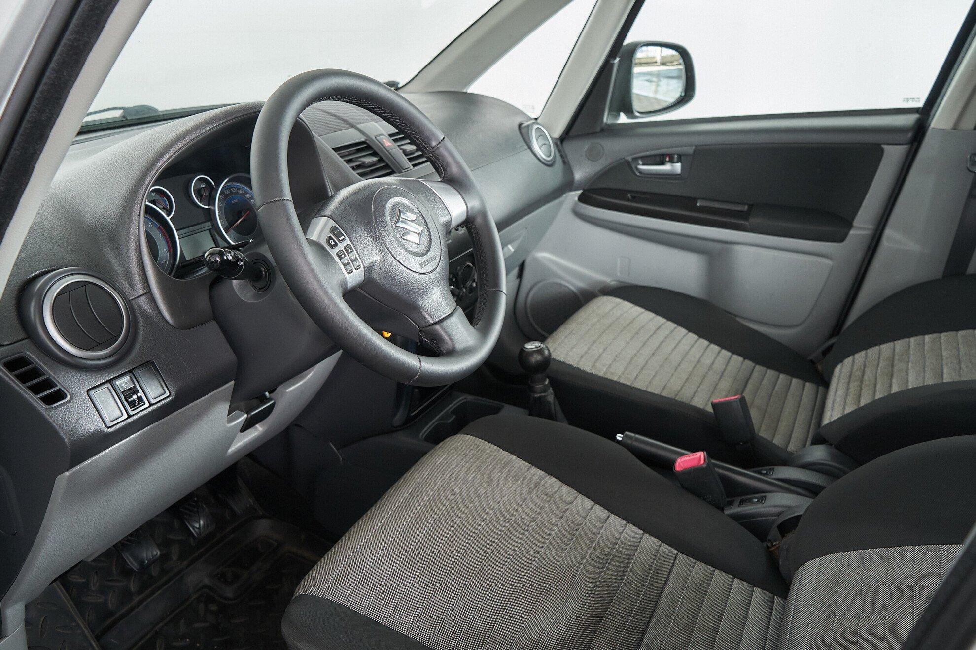 Suzuki SX4 2010, серебряный