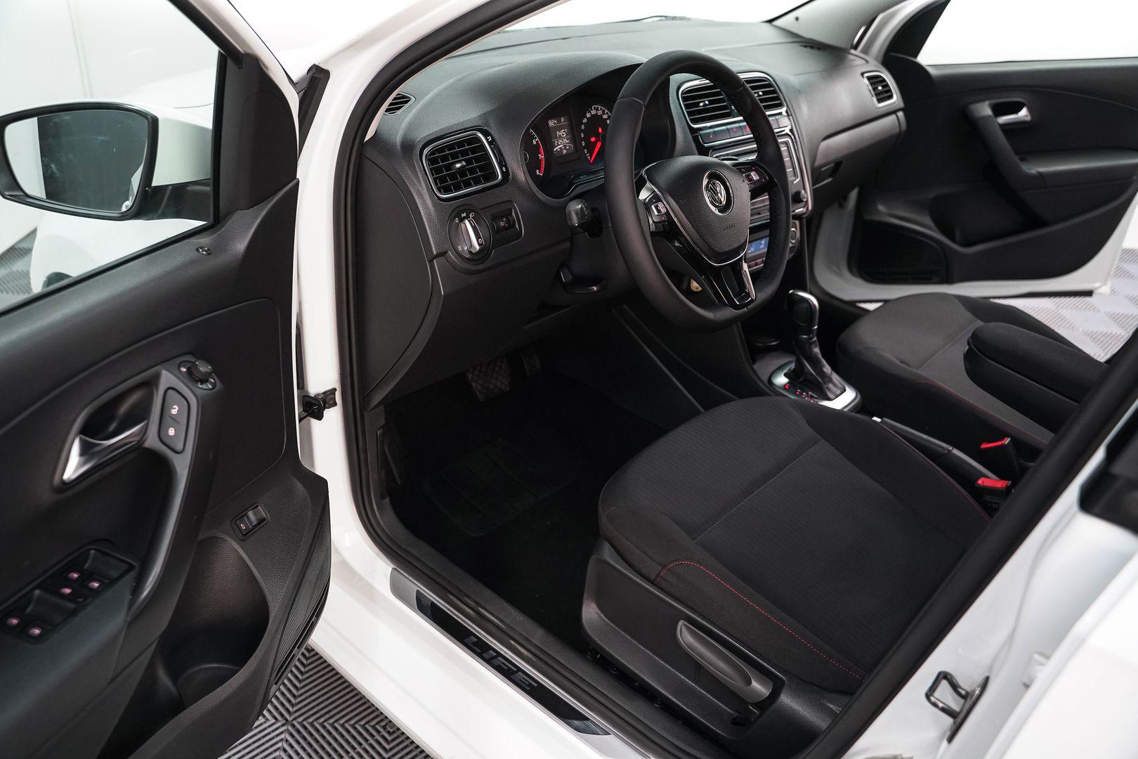 Volkswagen Polo 2017, белый