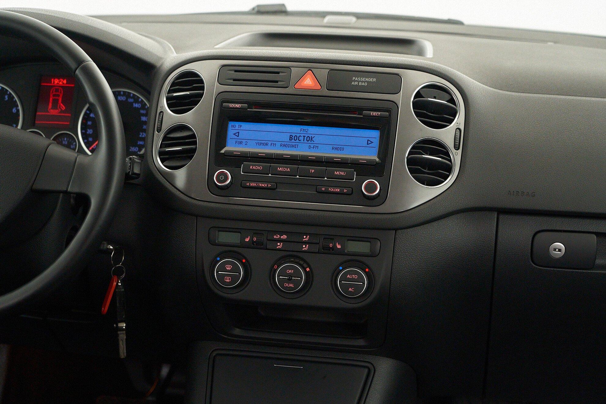 Volkswagen Tiguan 2009, серебряный