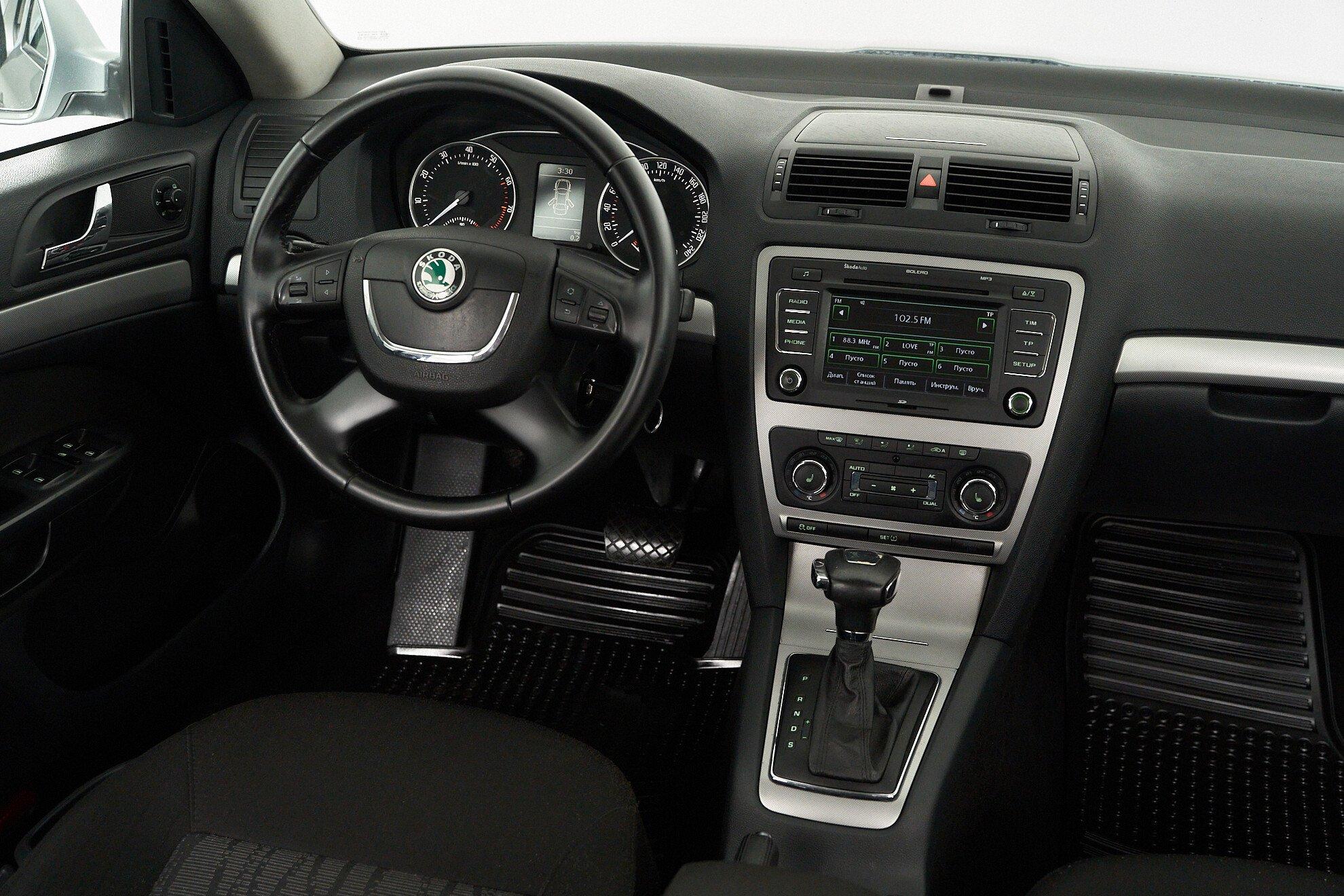 Skoda Octavia 2013, серебряный