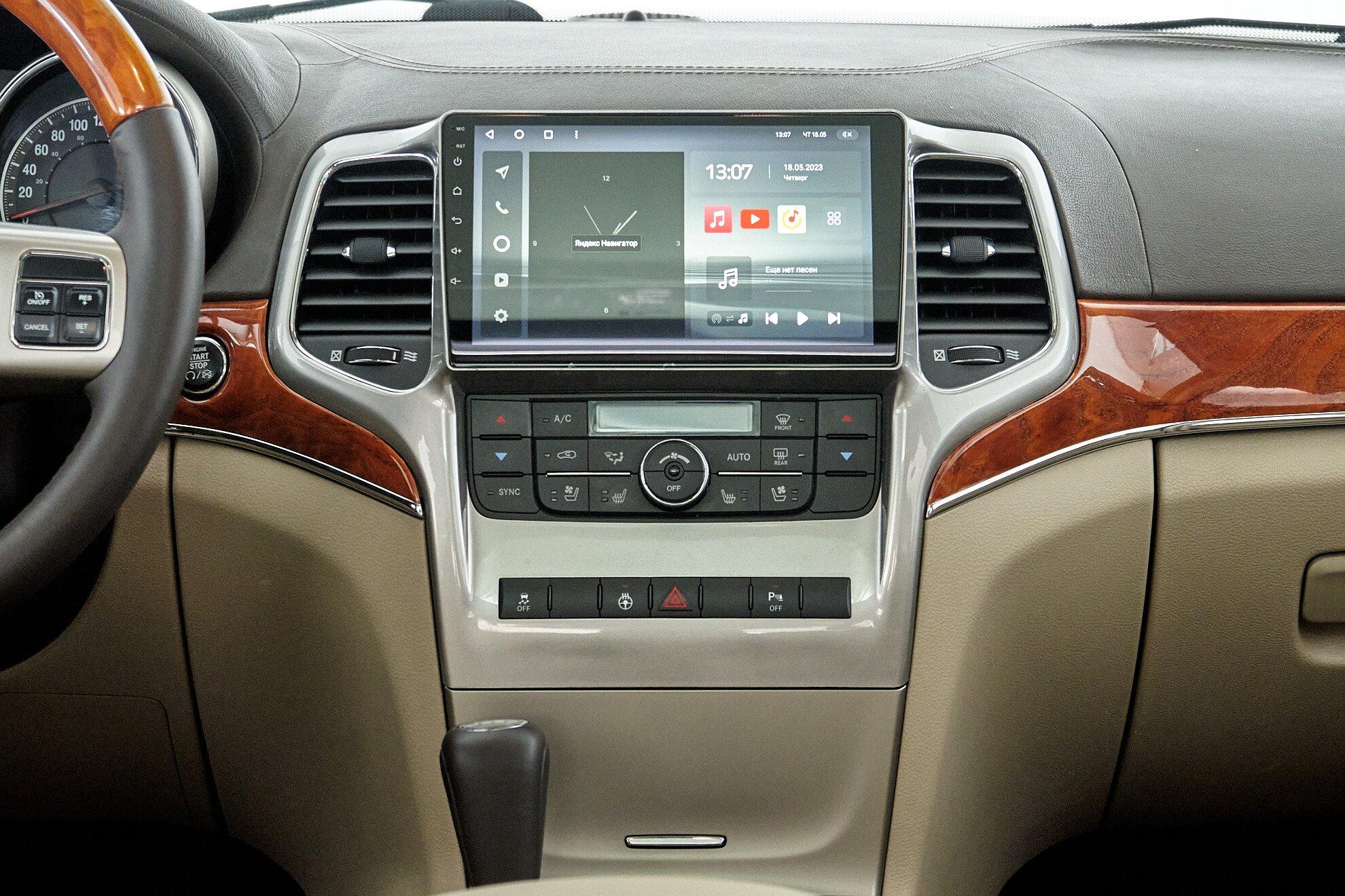 Jeep Grand Cherokee 2010, белый