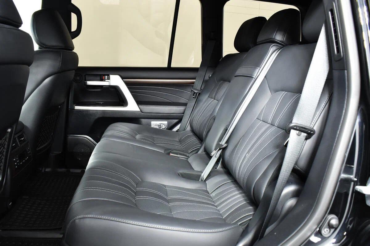 Toyota Land Cruiser 2019, черный
