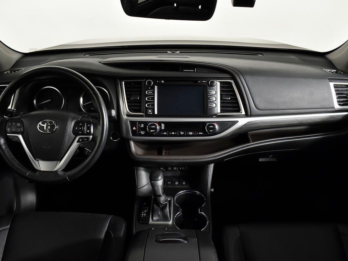 Toyota Highlander 2018, красный