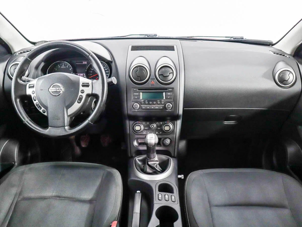 Nissan Qashqai 2013, красный