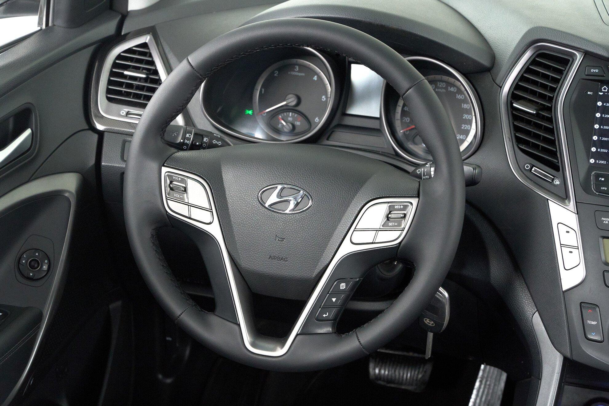 Hyundai Santa Fe 2015, серый