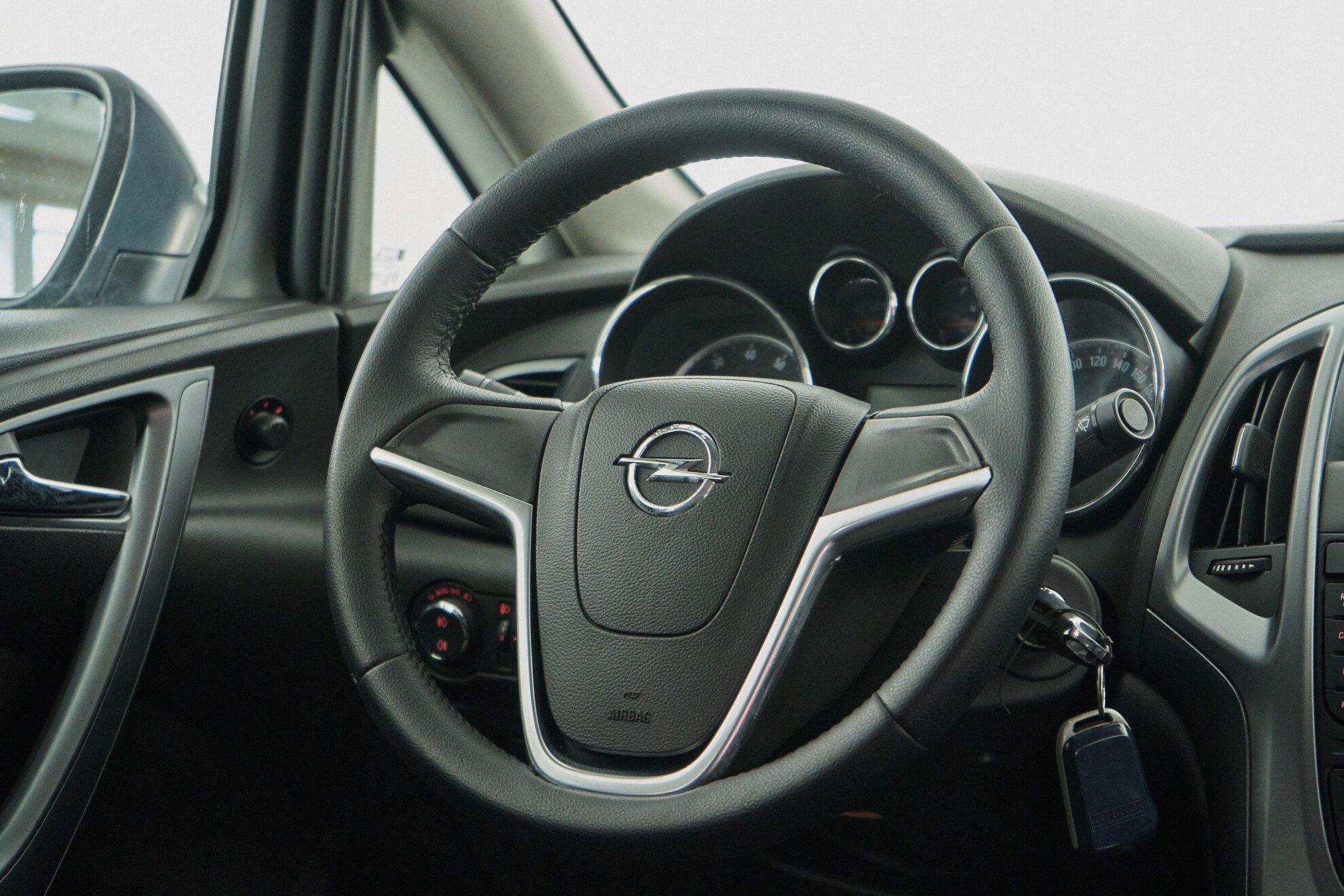 Opel Astra 2017, серый