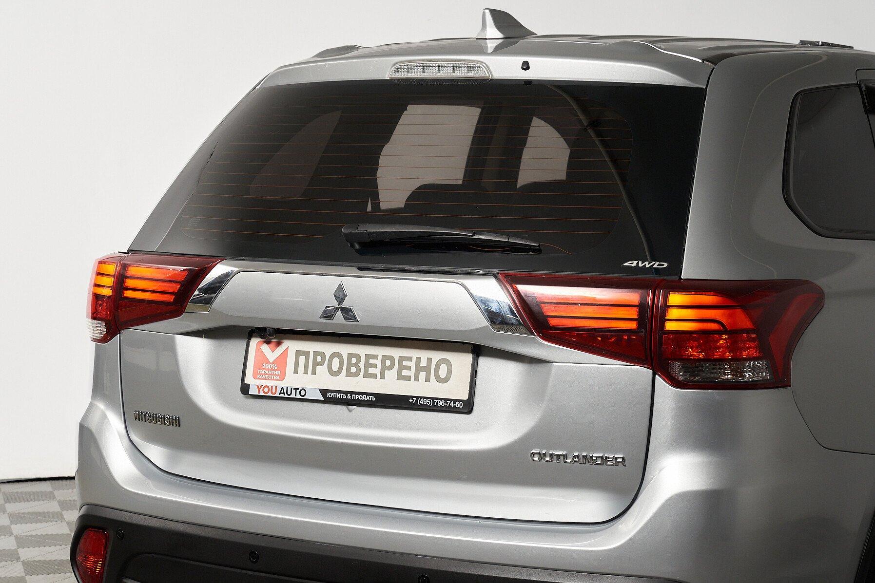 Mitsubishi Outlander 2018, серый