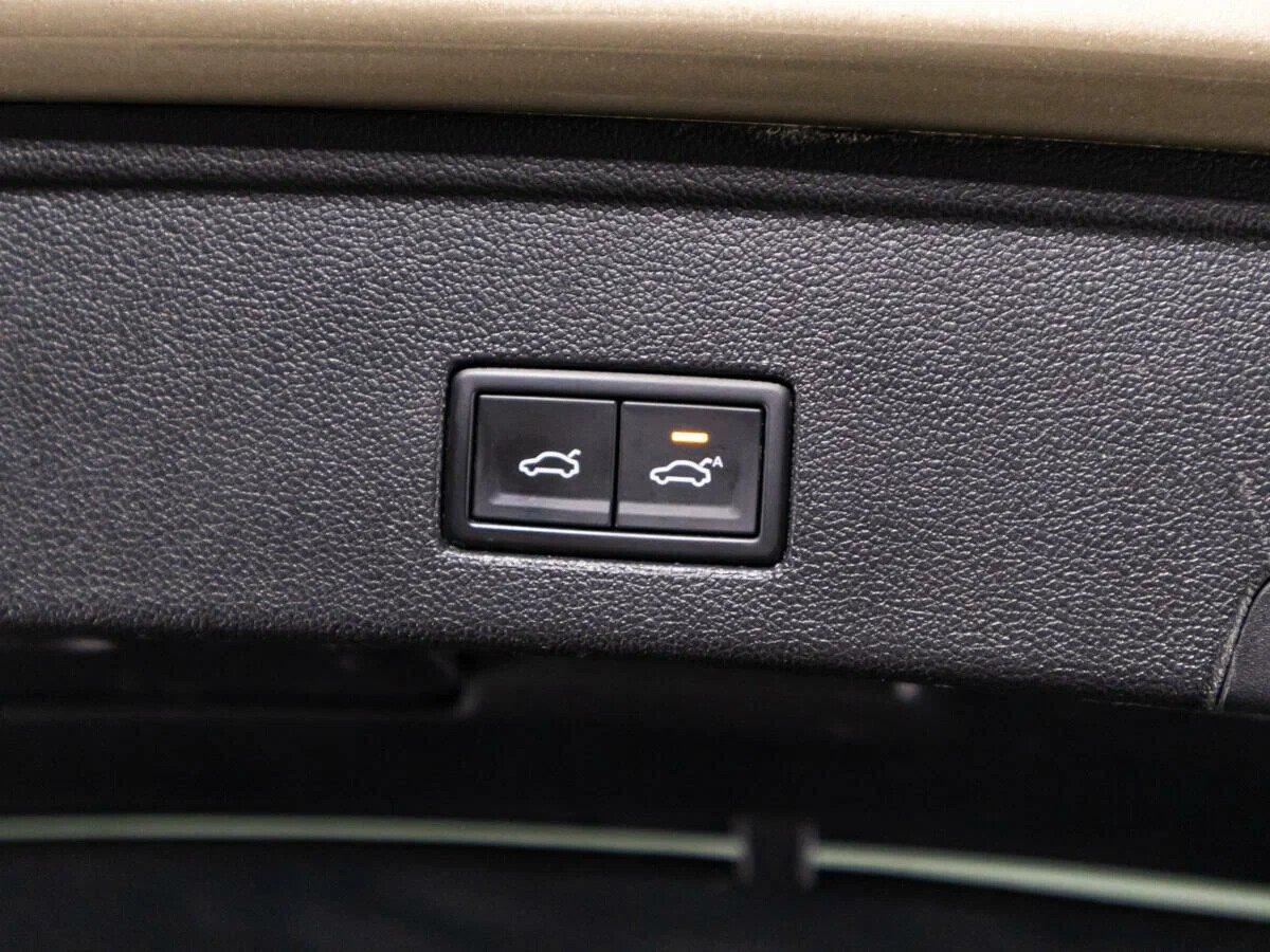 Volkswagen Touareg 2018, бежевый
