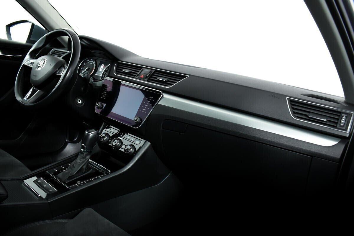 Skoda Superb 2018, серебряный