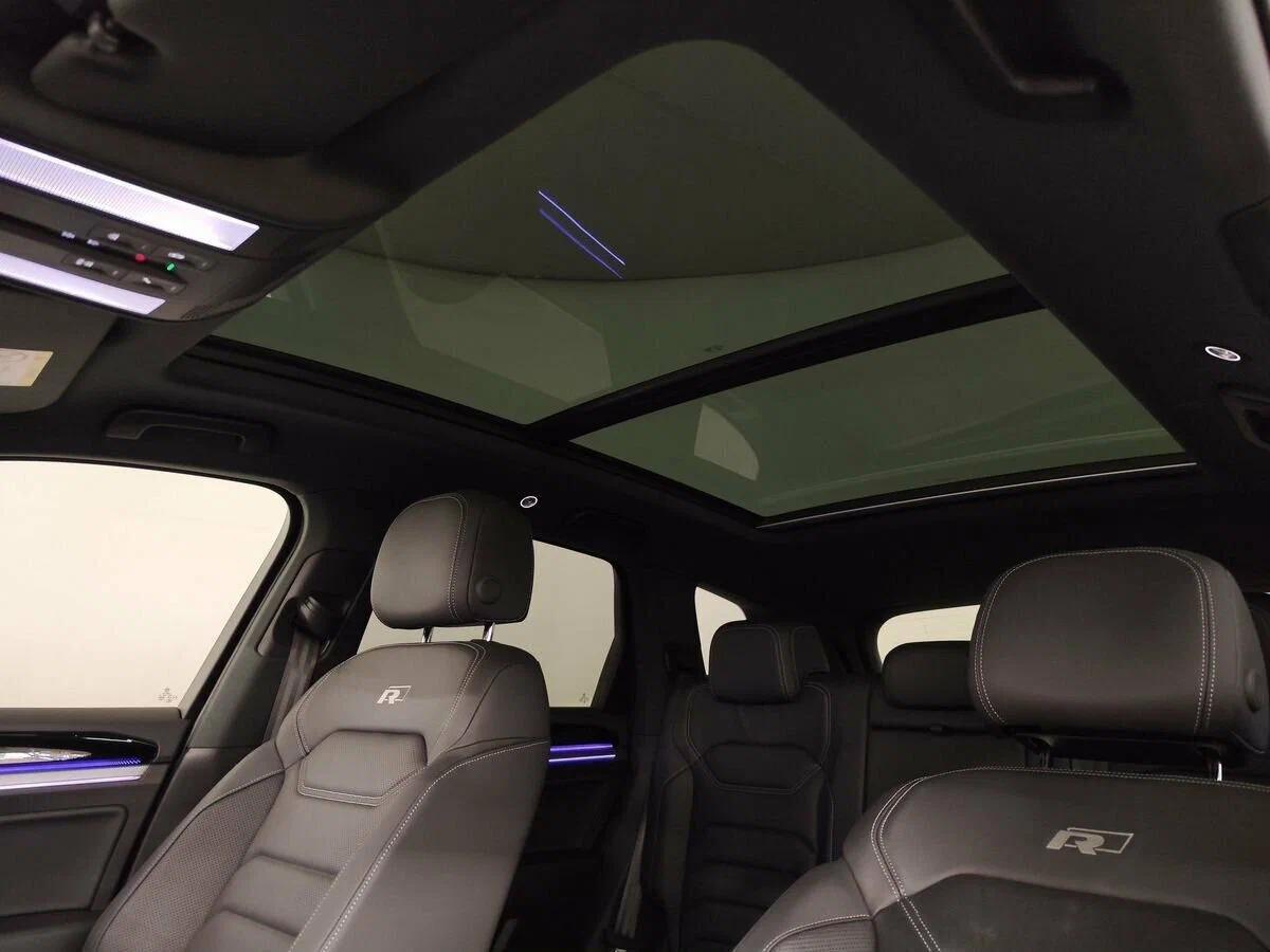Volkswagen Touareg 2021, черный