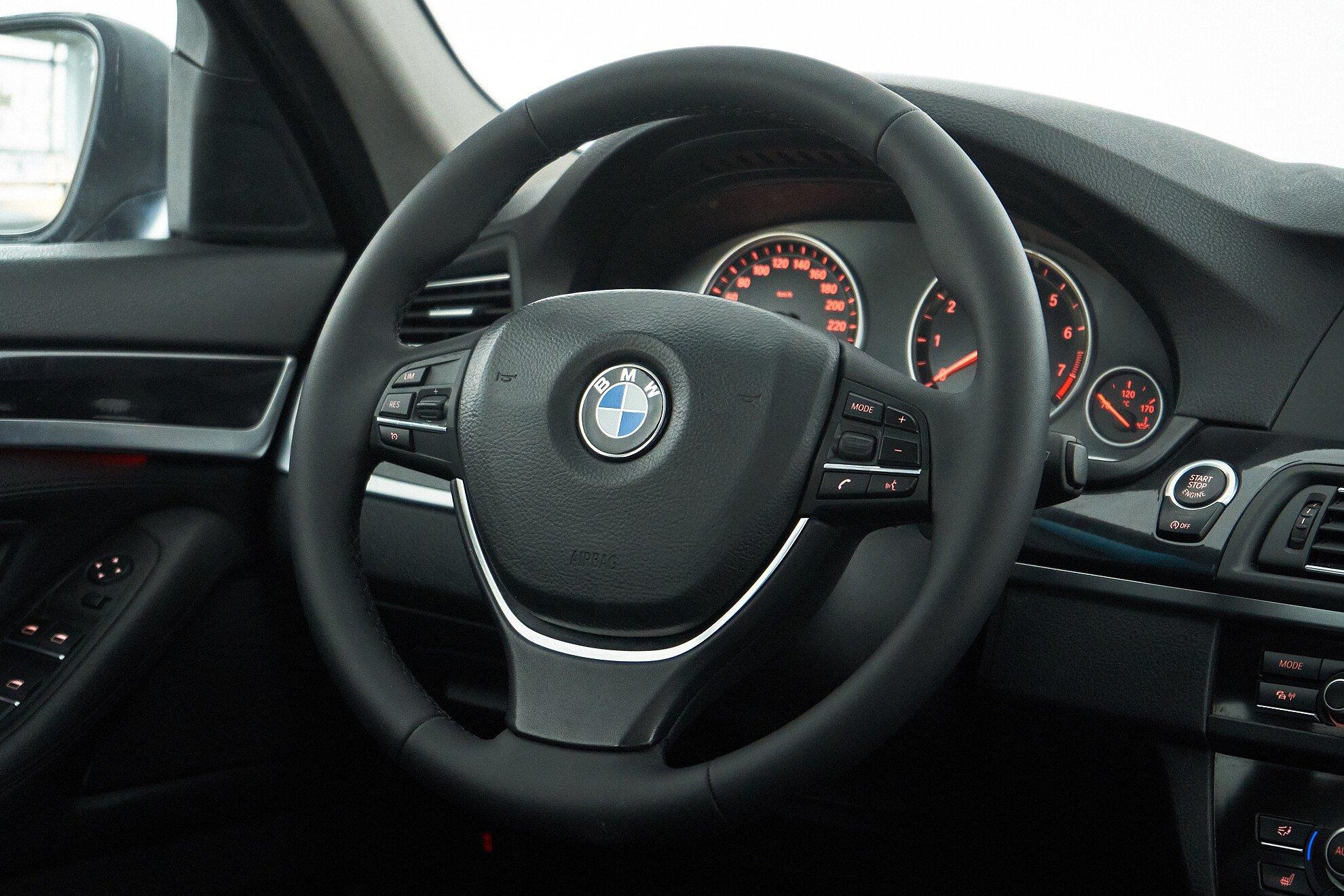 BMW 5 серии 2013, черный