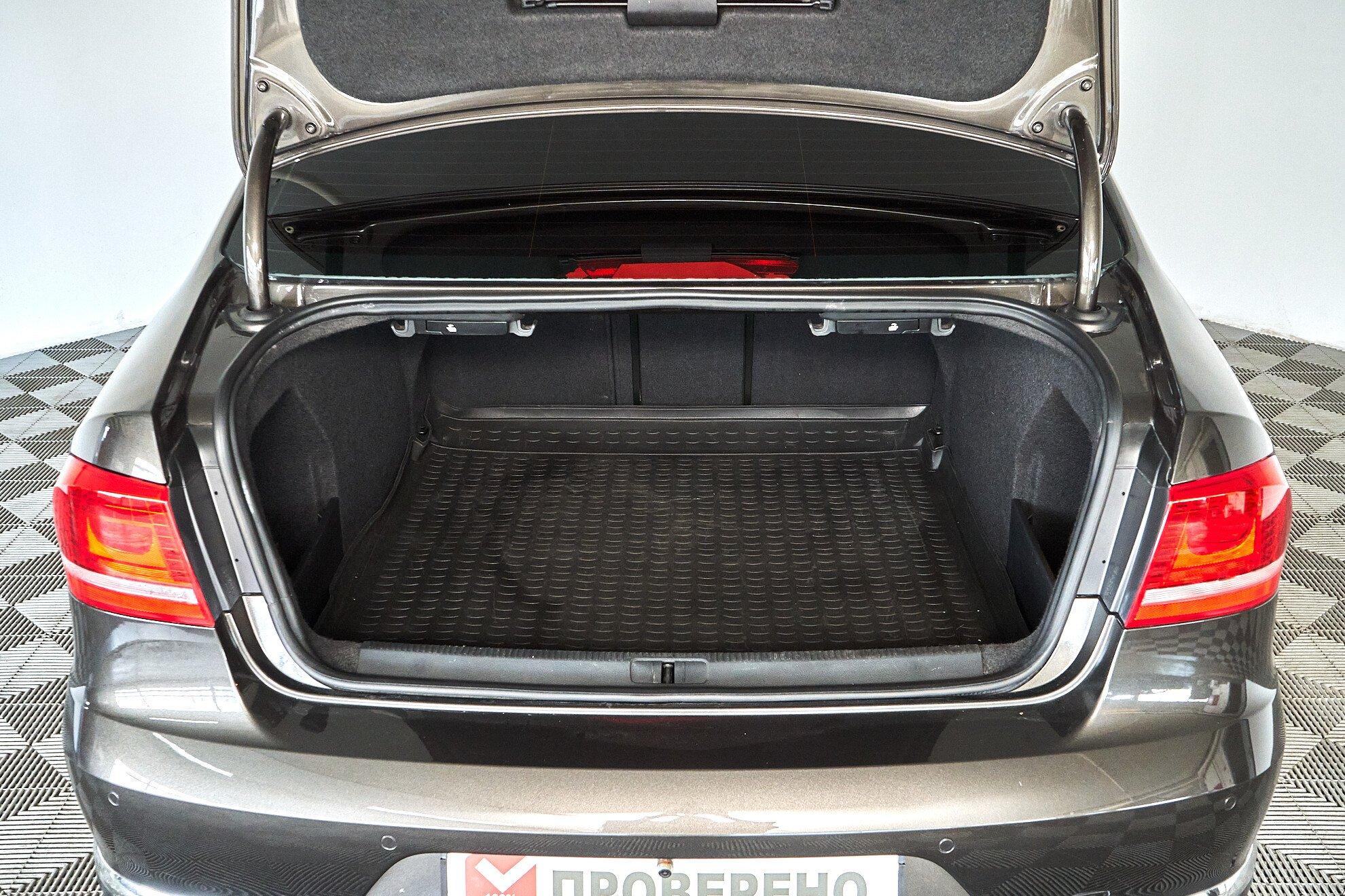 Volkswagen Passat 2013, коричневый