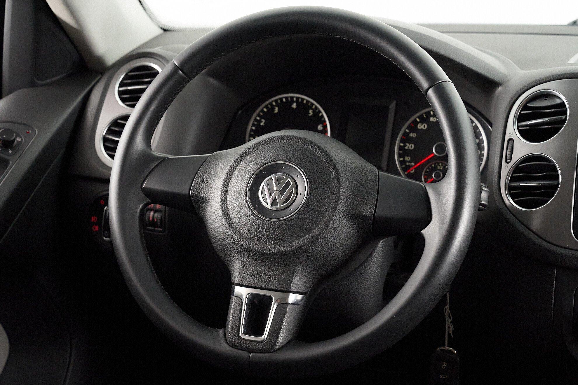 Volkswagen Tiguan 2011, серебряный