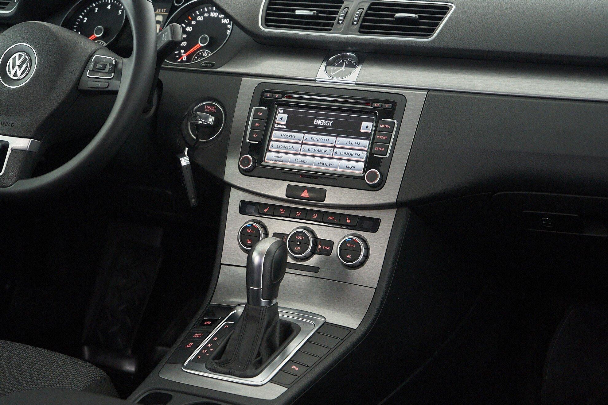 Volkswagen Passat 2012, черный