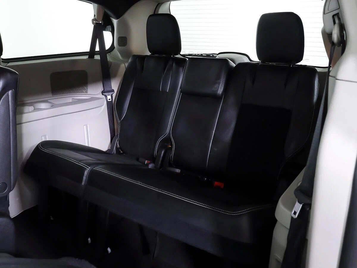 Dodge Caravan 2015, белый