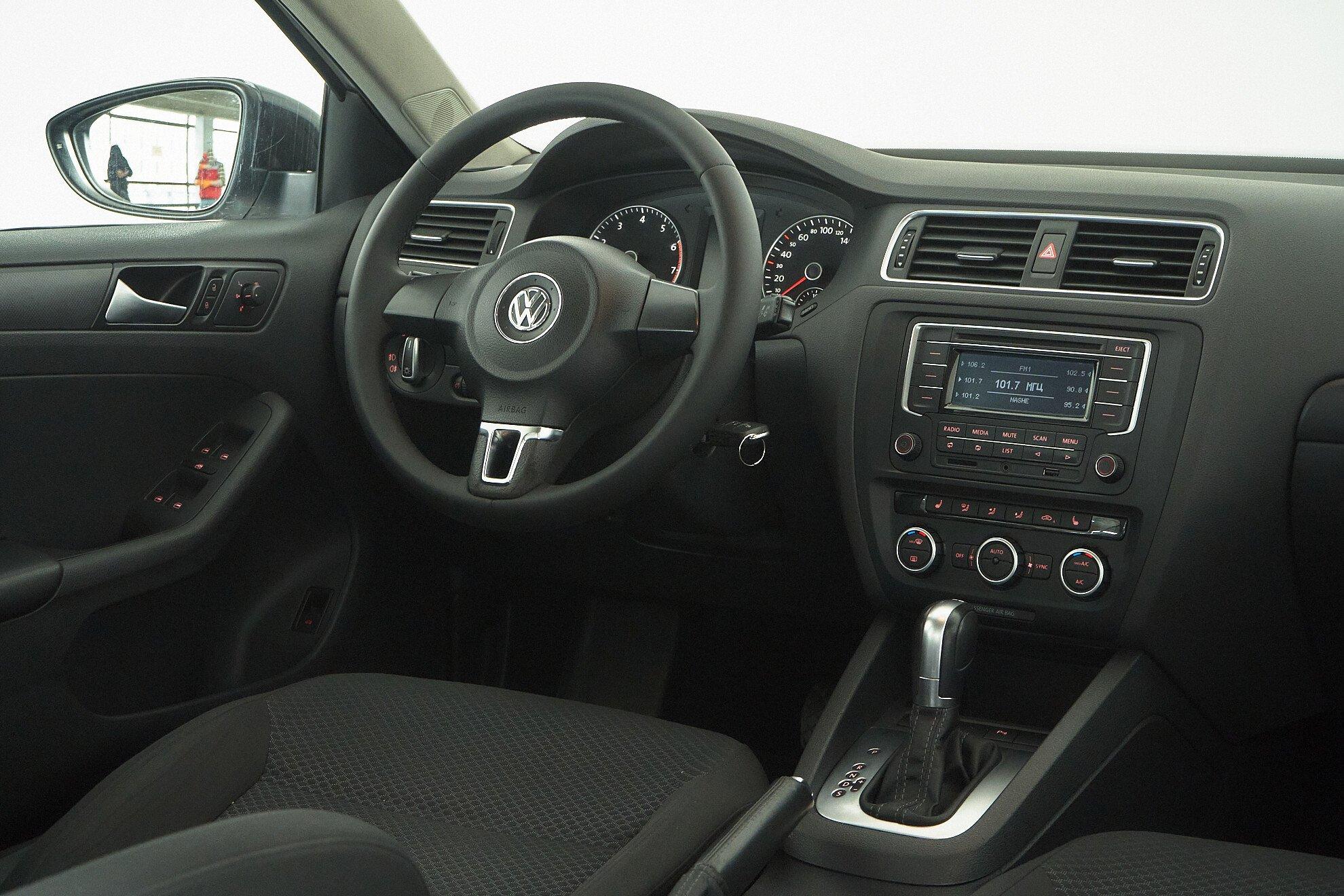 Volkswagen Jetta 2014, белый