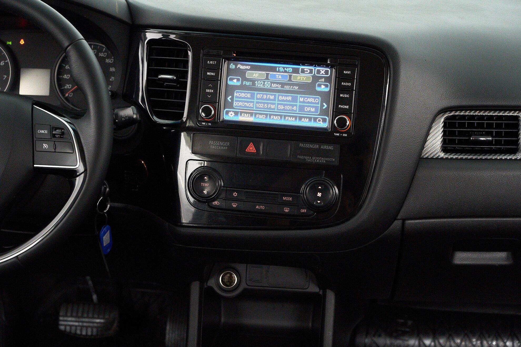 Mitsubishi Outlander 2014, черный