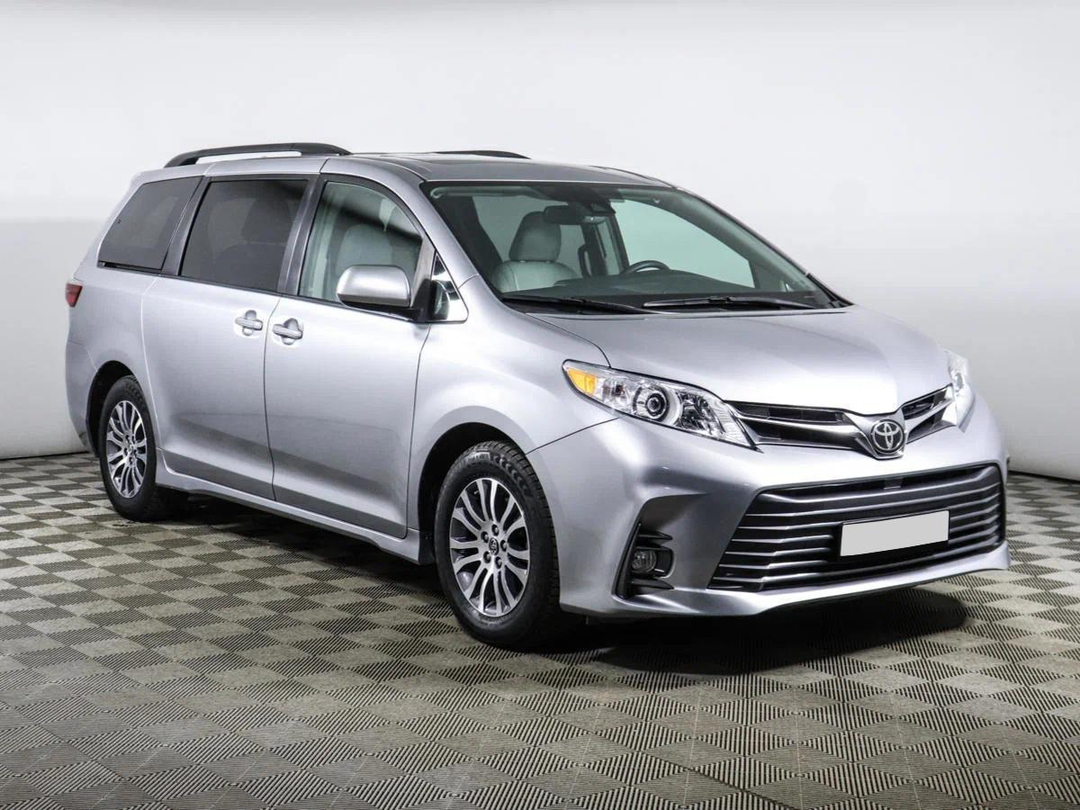 Toyota Sienna 2017, серебряный