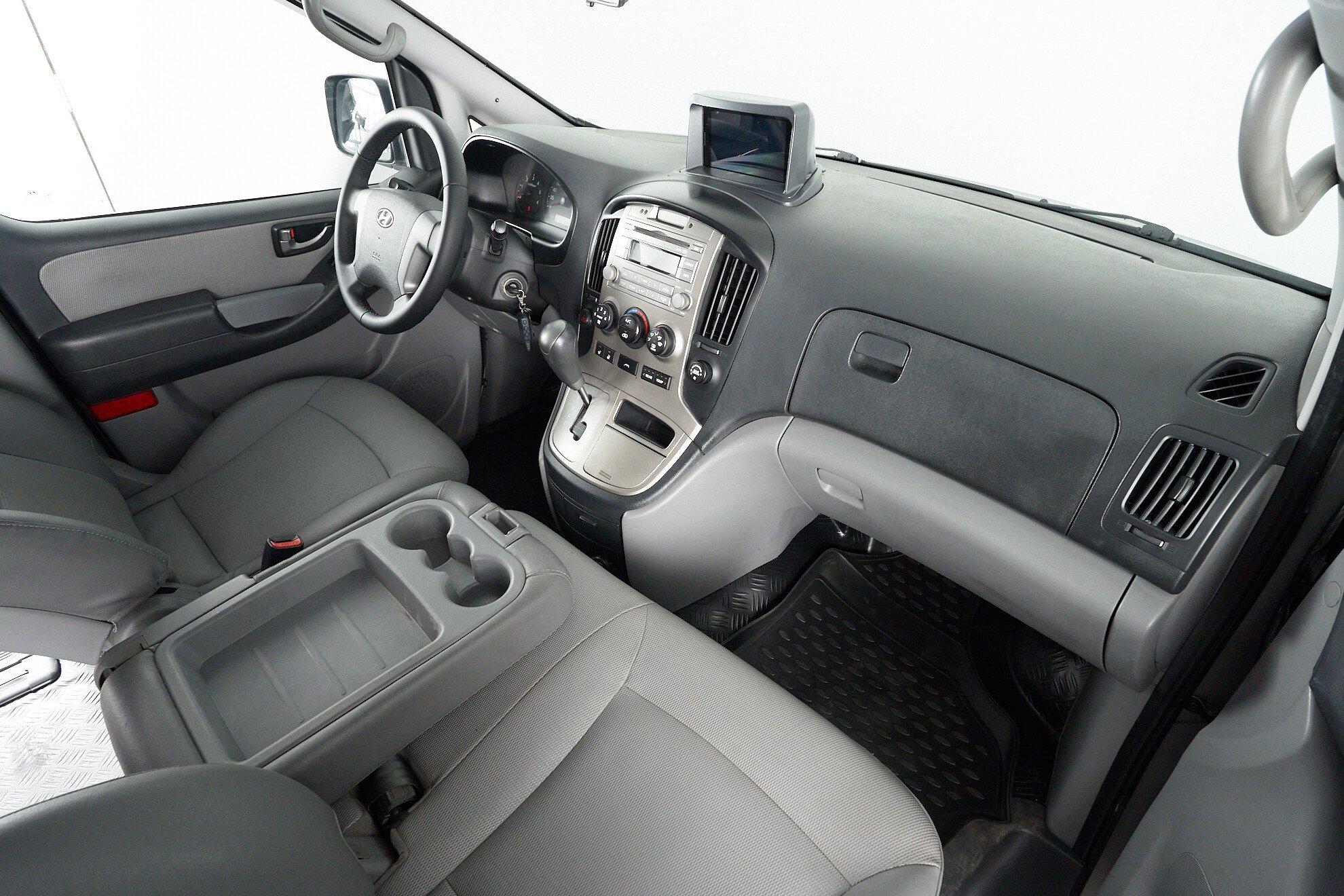 Hyundai Grand Starex 2011, серый