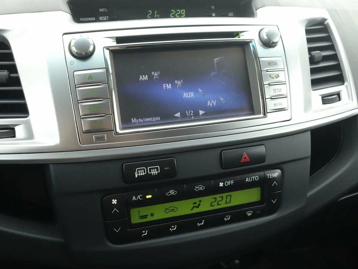 Toyota Hilux 2012, черный
