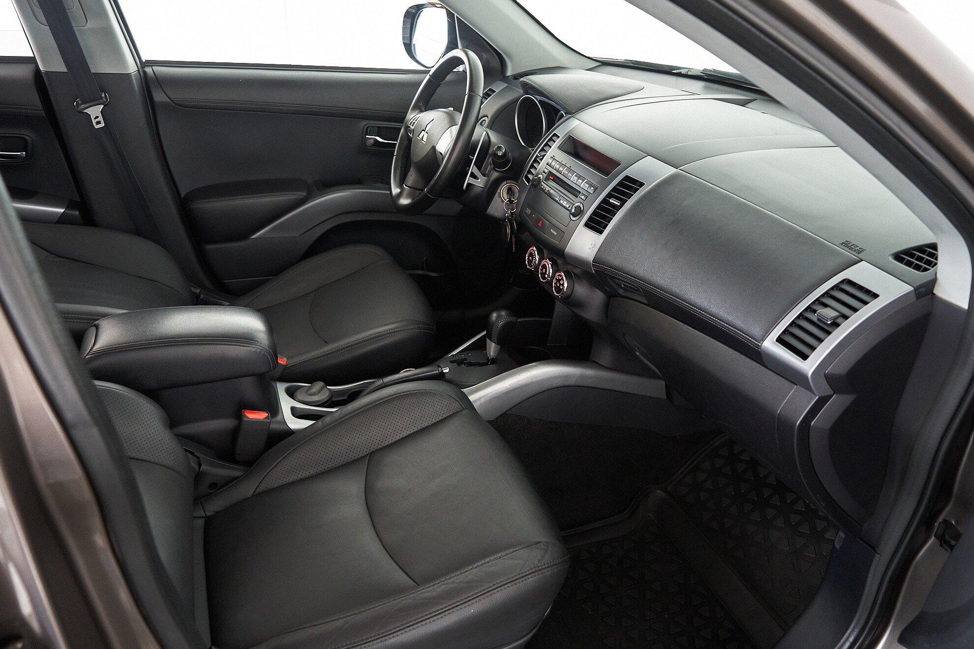 Mitsubishi Outlander 2011, коричневый