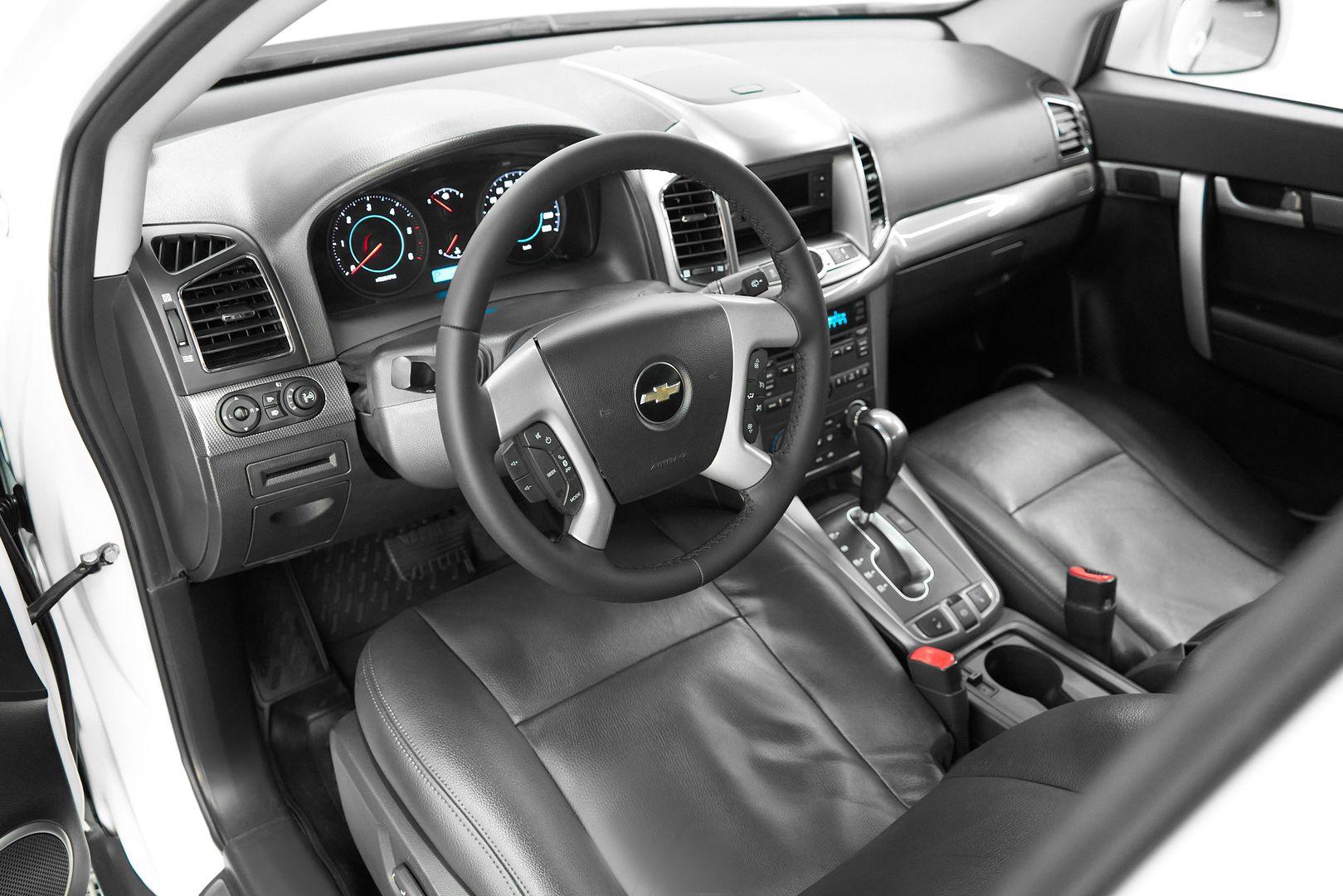 Chevrolet Captiva 2012, белый