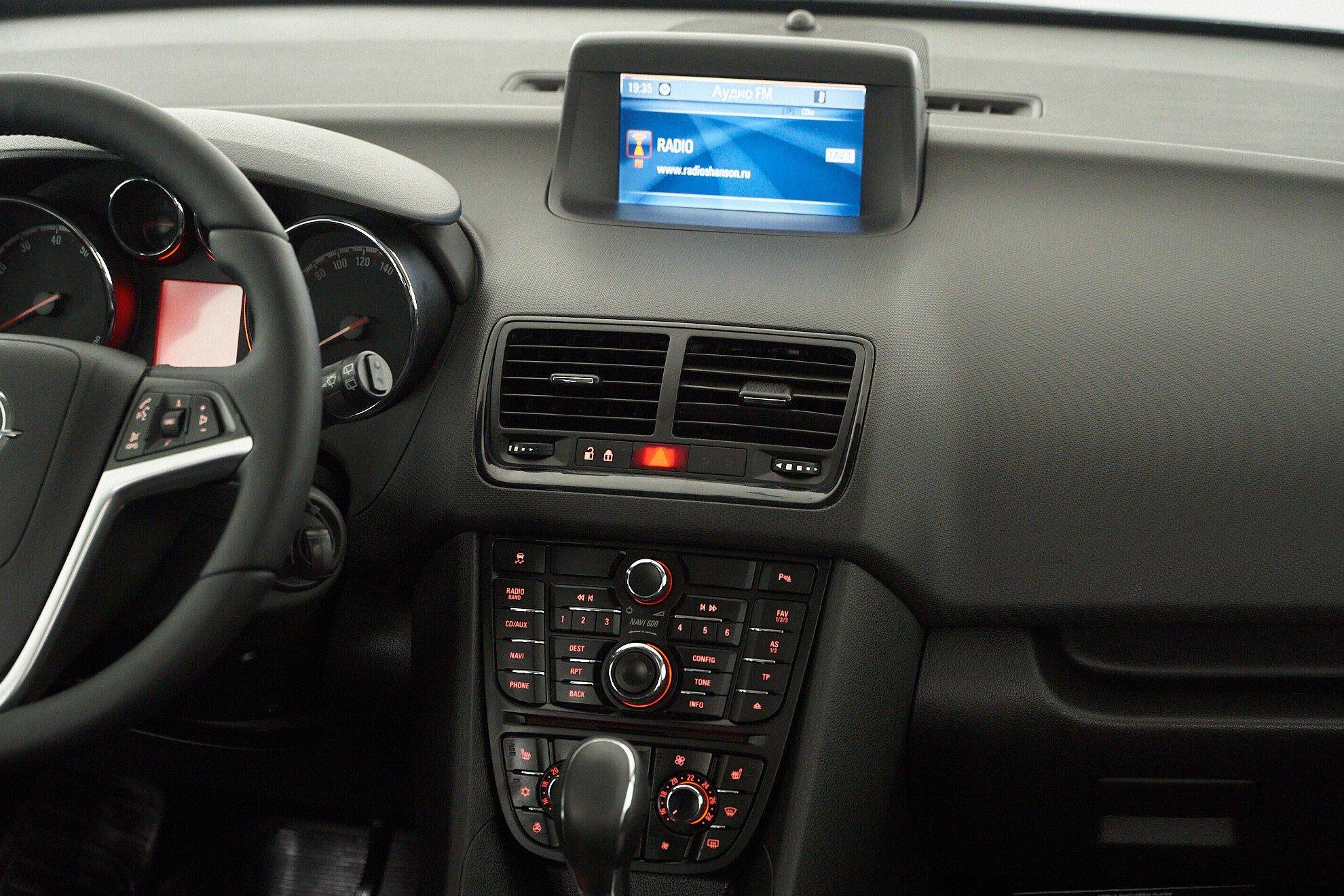 Opel Meriva 2012, белый