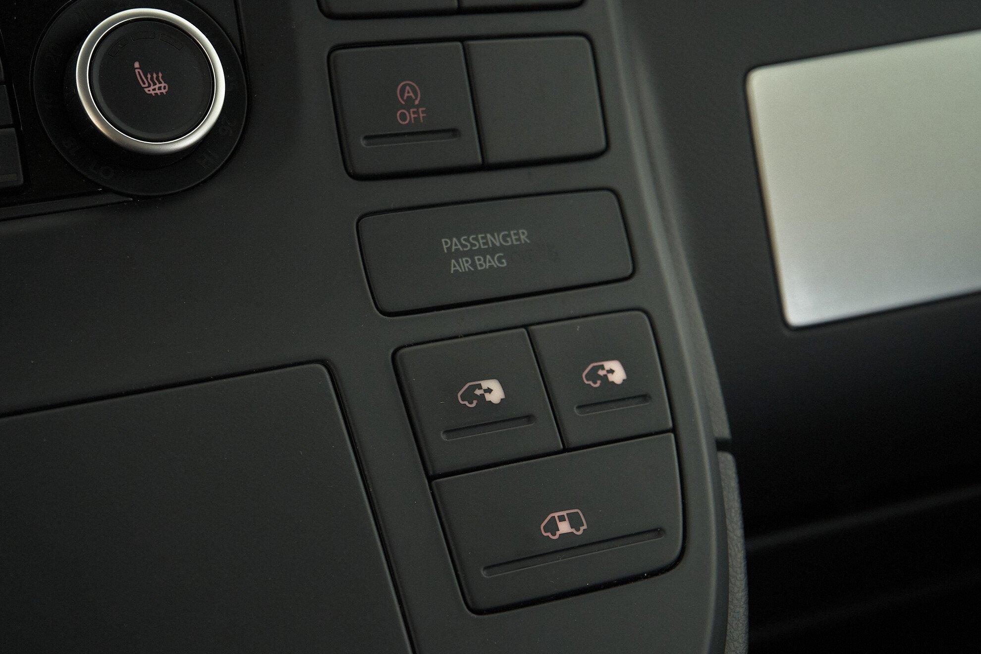 Volkswagen Multivan 2013, серебряный
