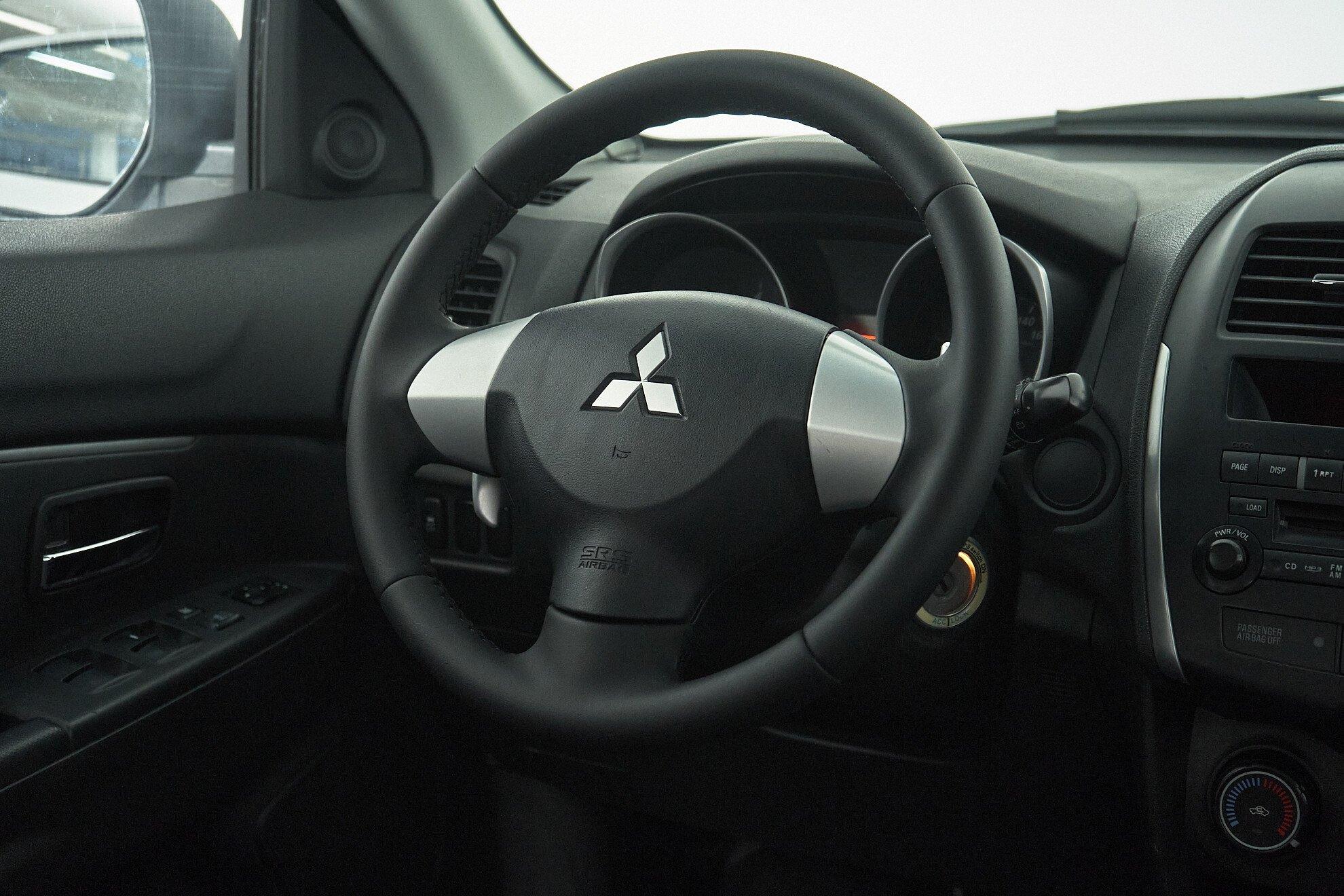 Mitsubishi ASX 2012, белый