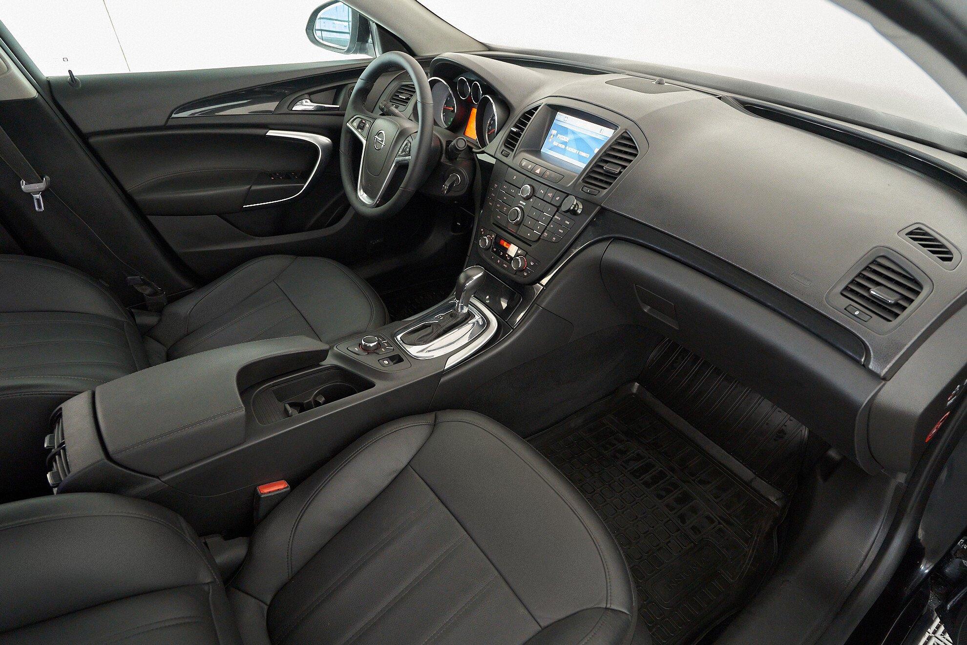 Opel Insignia 2012, черный