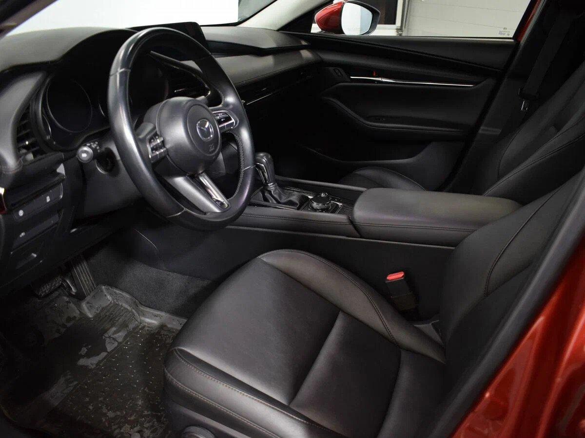Mazda 3 2019, красный