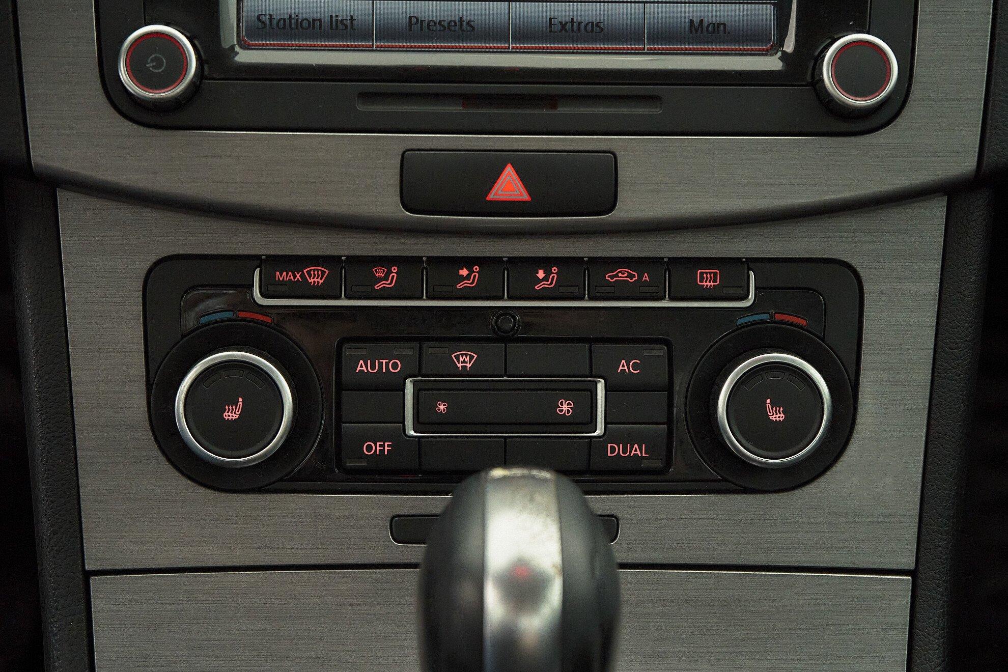 Volkswagen Passat 2011, белый