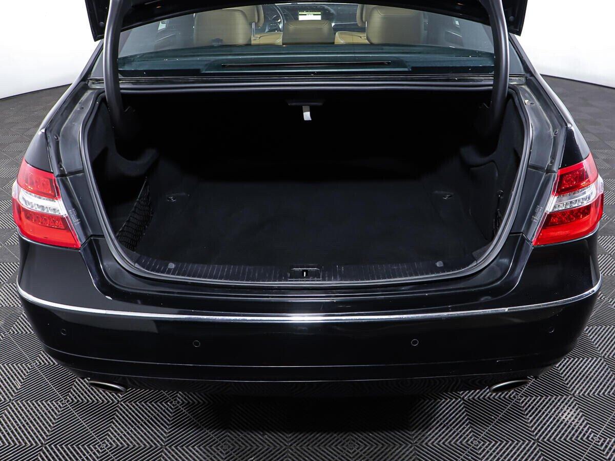 Mercedes-Benz E-Класс 2011, черный