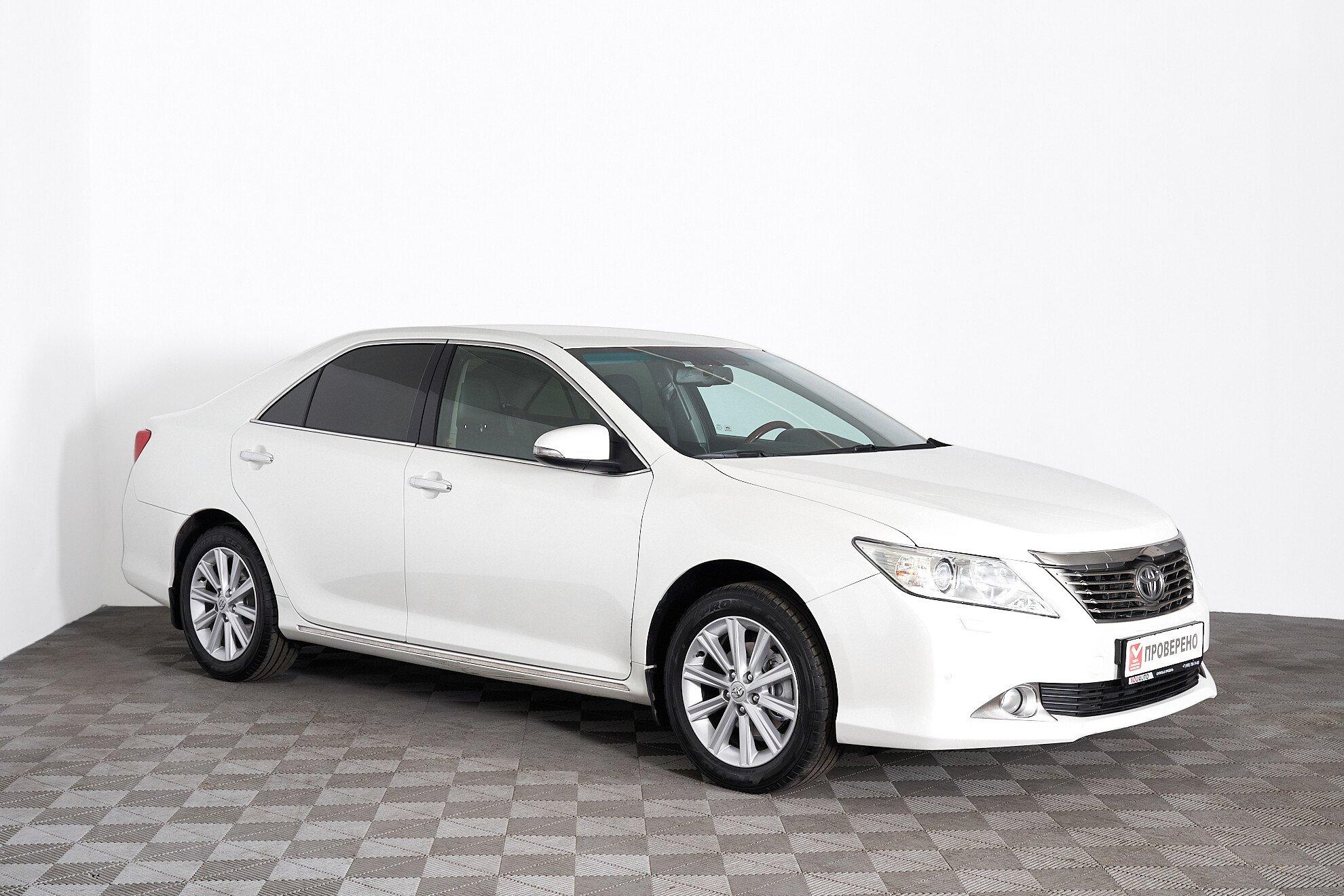Toyota Camry 2012, белый