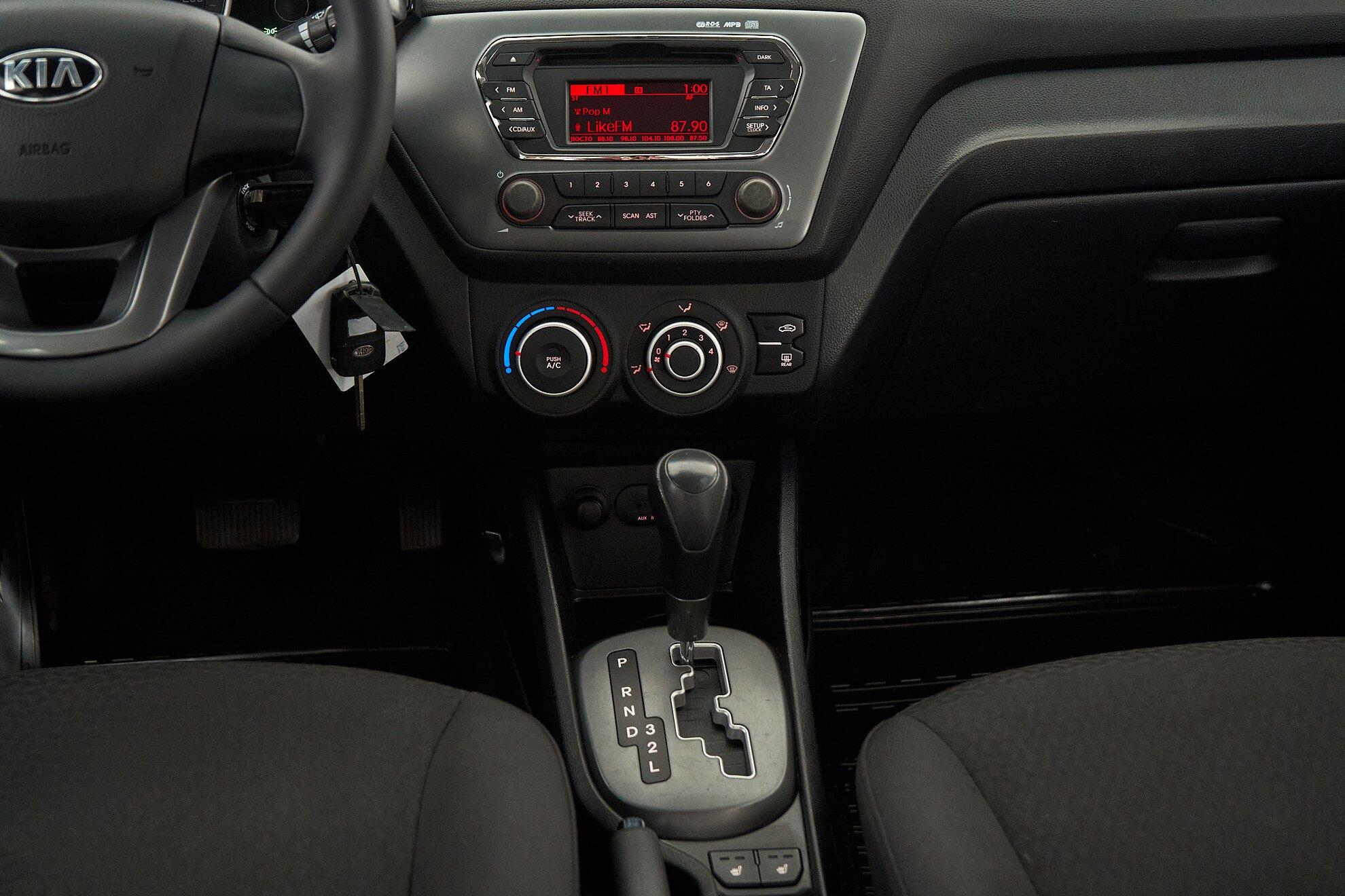 Kia Rio 2014, белый