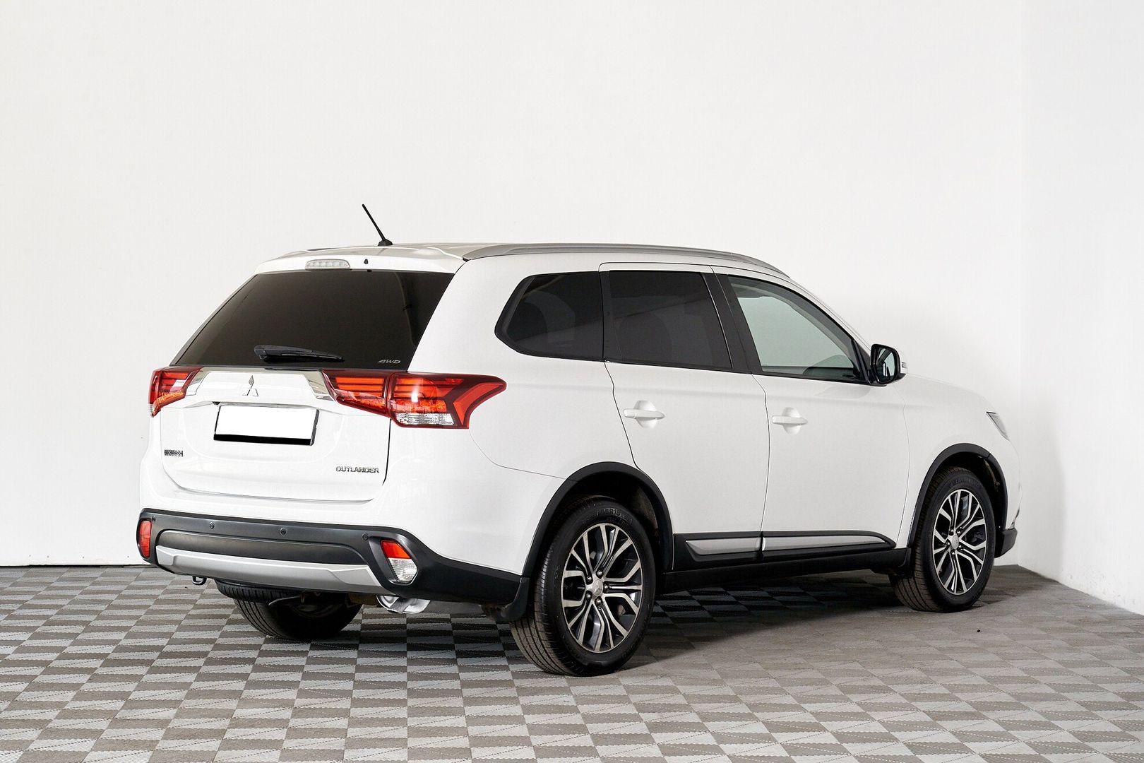 Mitsubishi Outlander 2017, белый