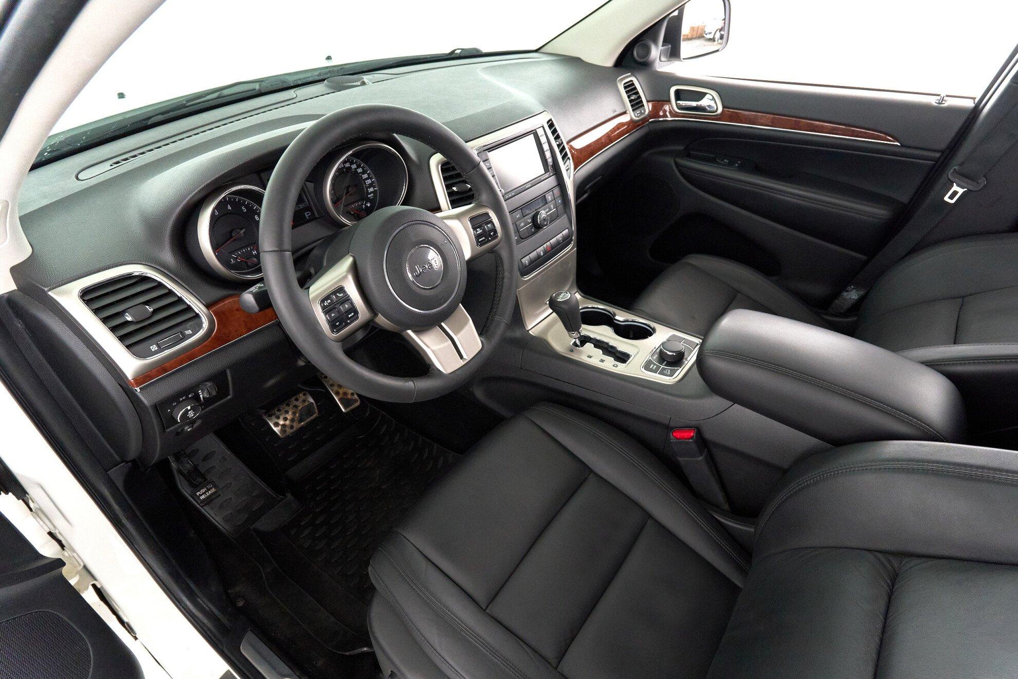 Jeep Grand Cherokee 2011, белый